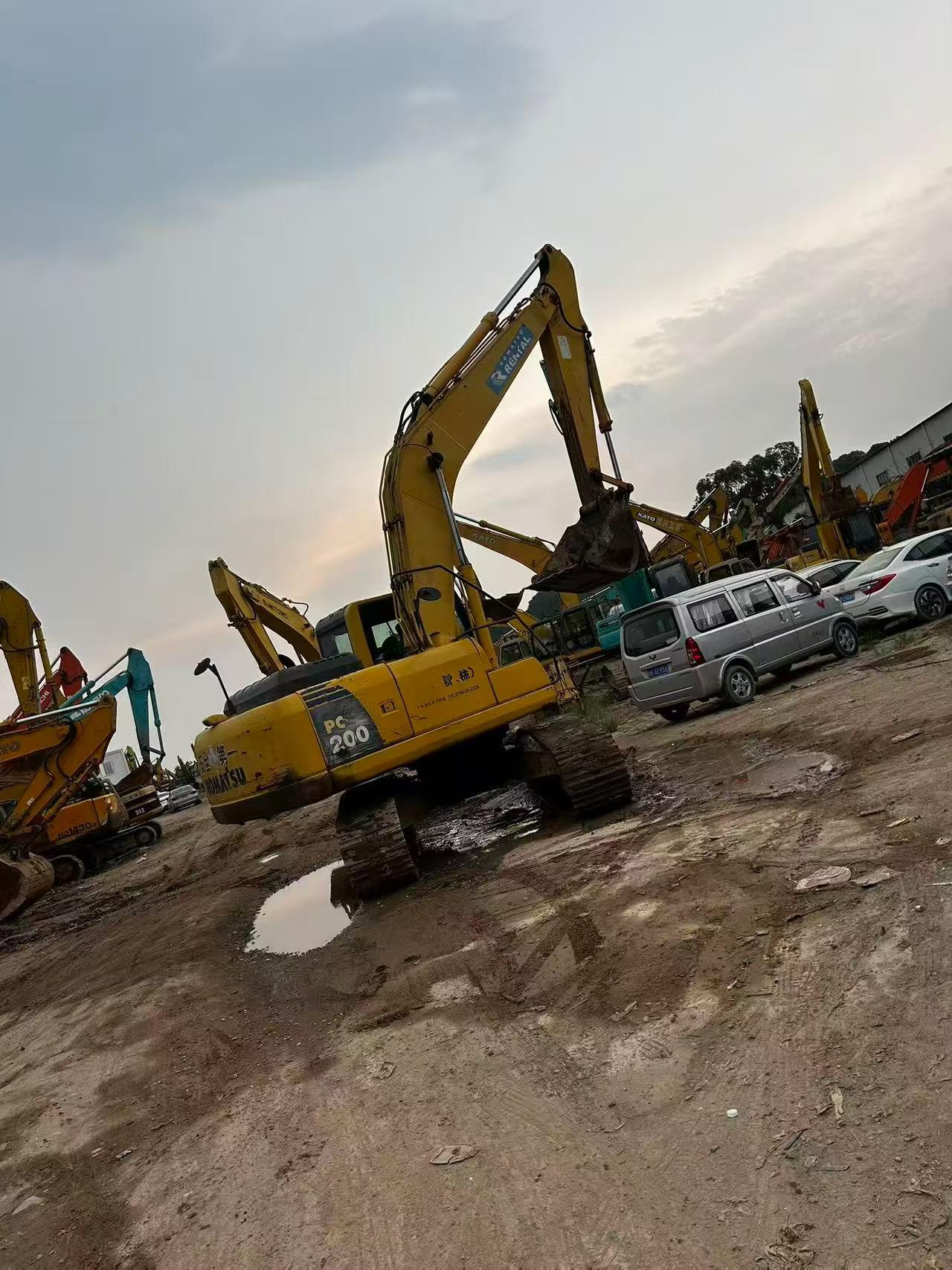 Buy Komatsu PC200-8N1 Used Excavator / 4 Buy Komatsu PC200-8N1 Used Excavator / 4