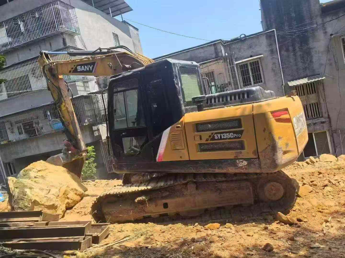Buy Sany SY135 Used Excavator / 3 Buy Sany SY135 Used Excavator / 3
