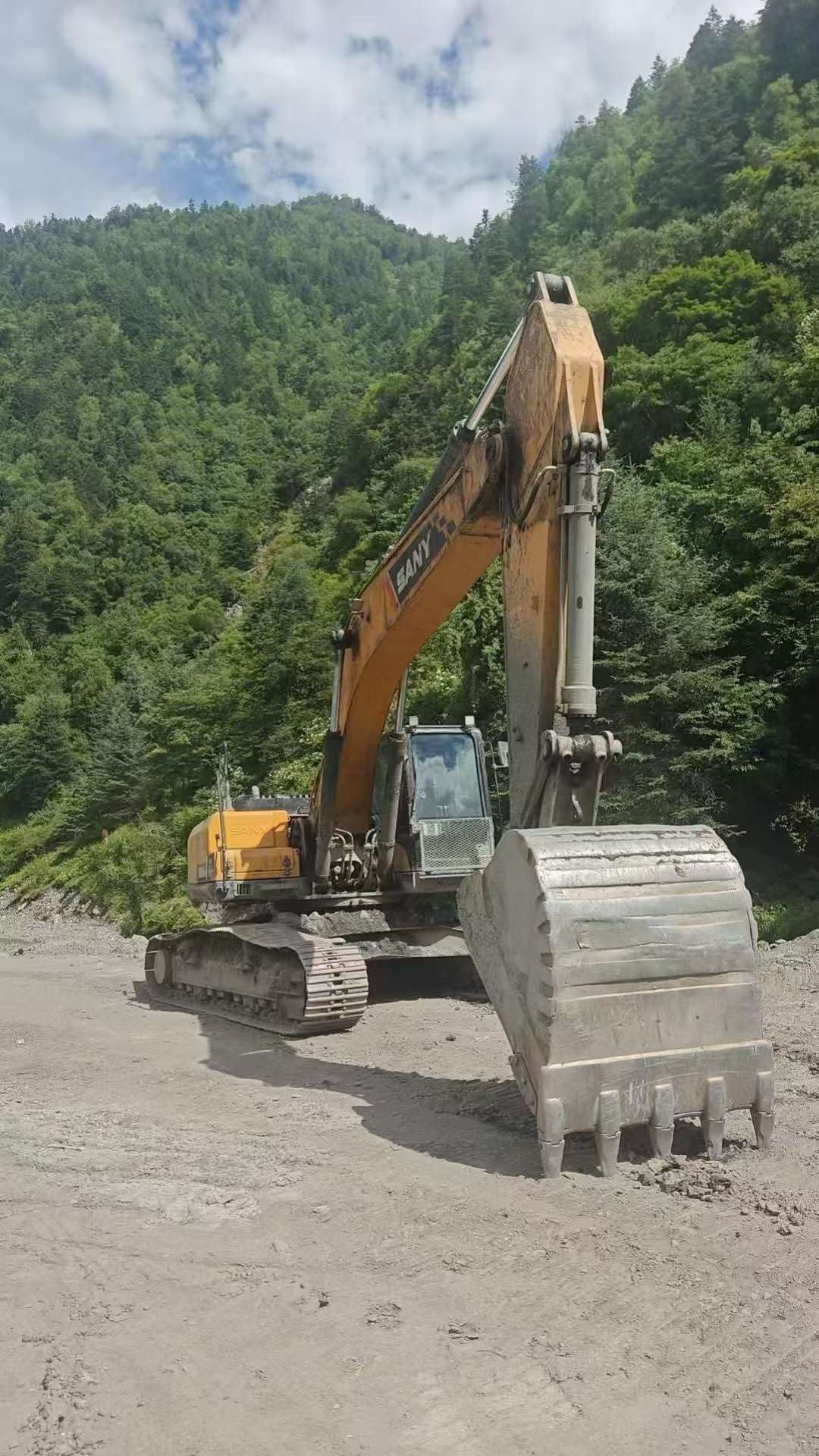 Buy Sany SY245H Used Excavator / 2 Buy Sany SY245H Used Excavator / 2