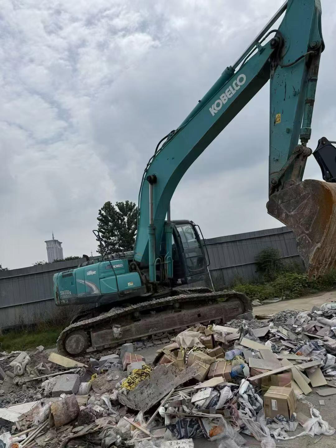 Buy Kobelco SK260 Used Excavator / 3 Buy Kobelco SK260 Used Excavator / 3