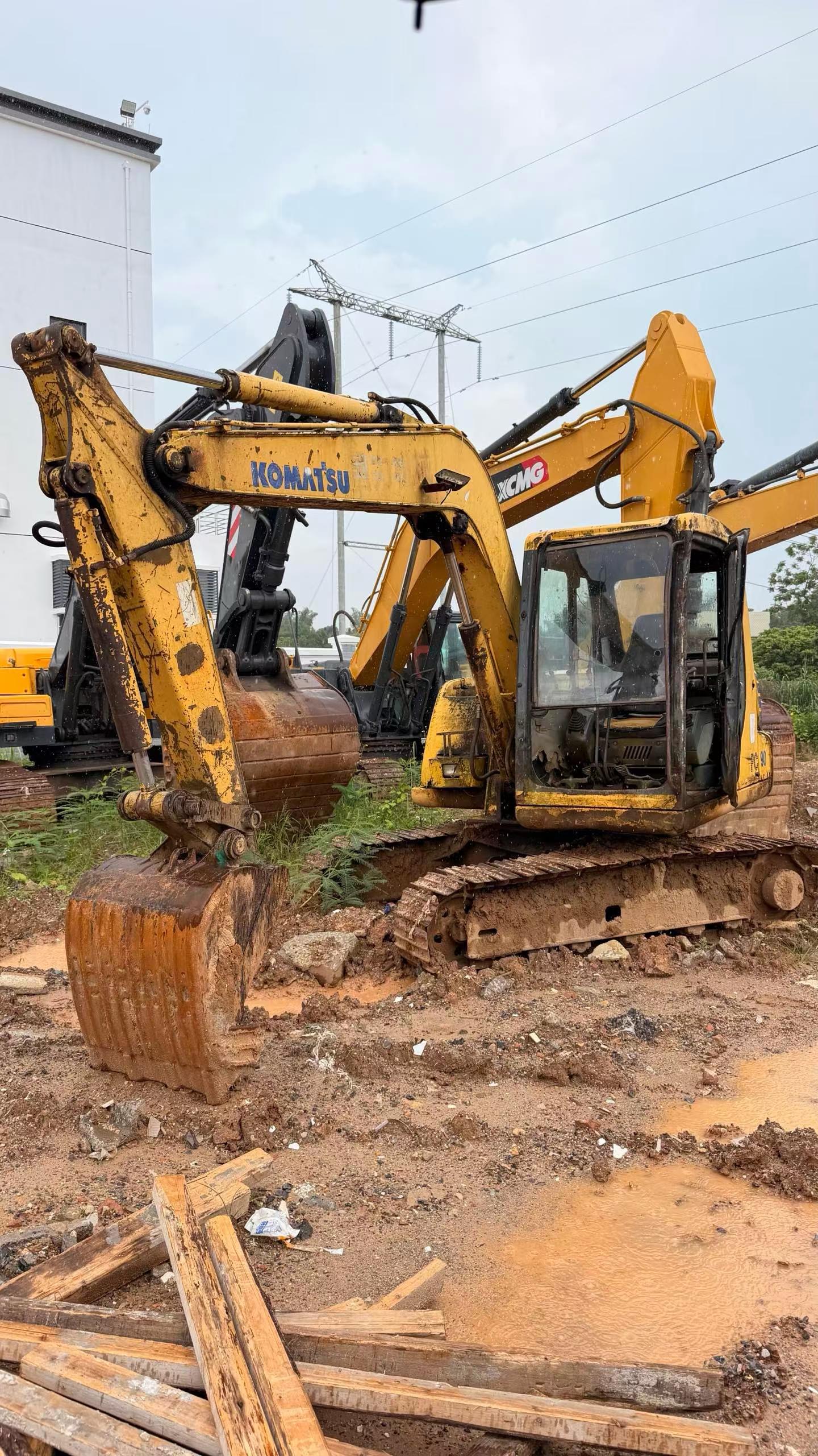 Buy Komatsu PC60-7 Used Excavator / 3 Buy Komatsu PC60-7 Used Excavator / 3