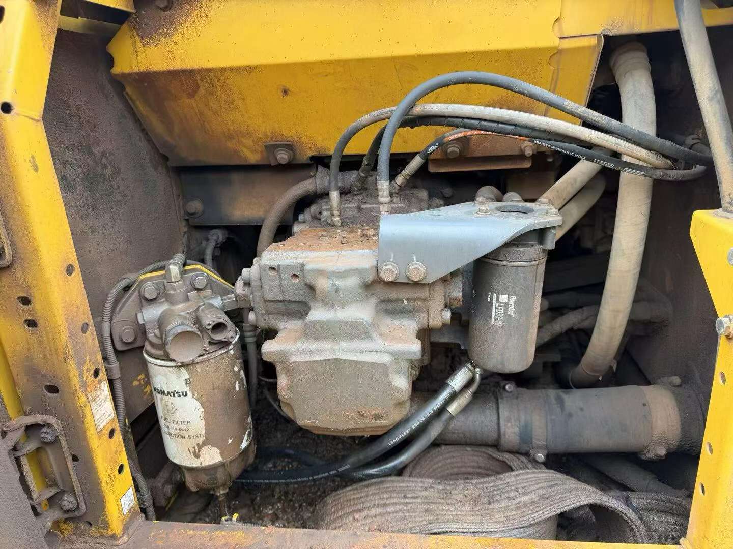 Buy Komatsu PC240-6 Used Excavator / 3 Buy Komatsu PC240-6 Used Excavator / 3
