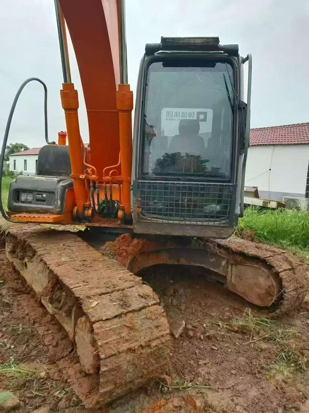 Купить Подержанный Экскаватор Hitachi EX120-6 / 6 Купить Подержанный Экскаватор Hitachi EX120-6 / 6