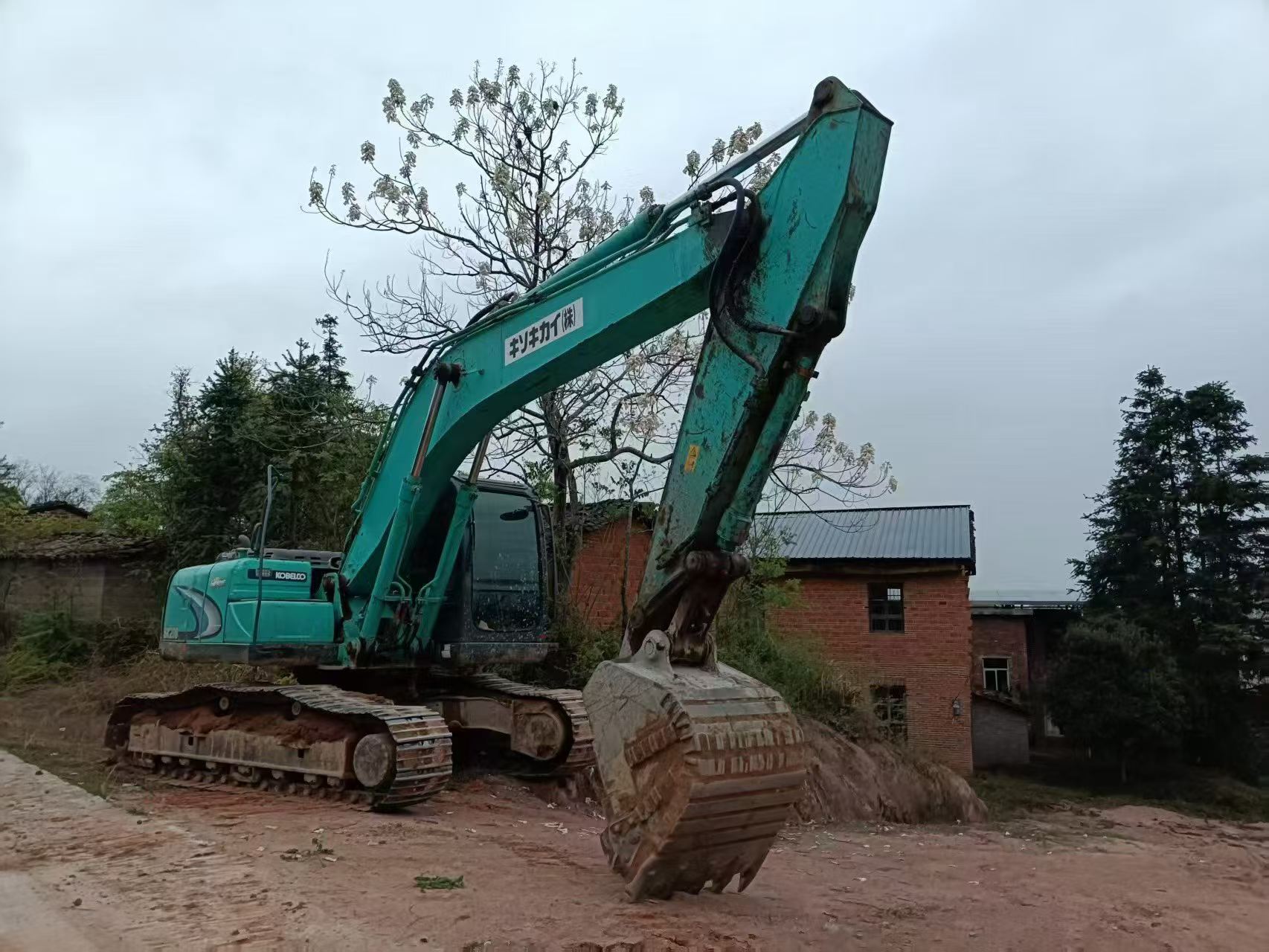 Buy Kobelco SK200-11 Used Excavator / 6 Buy Kobelco SK200-11 Used Excavator / 6