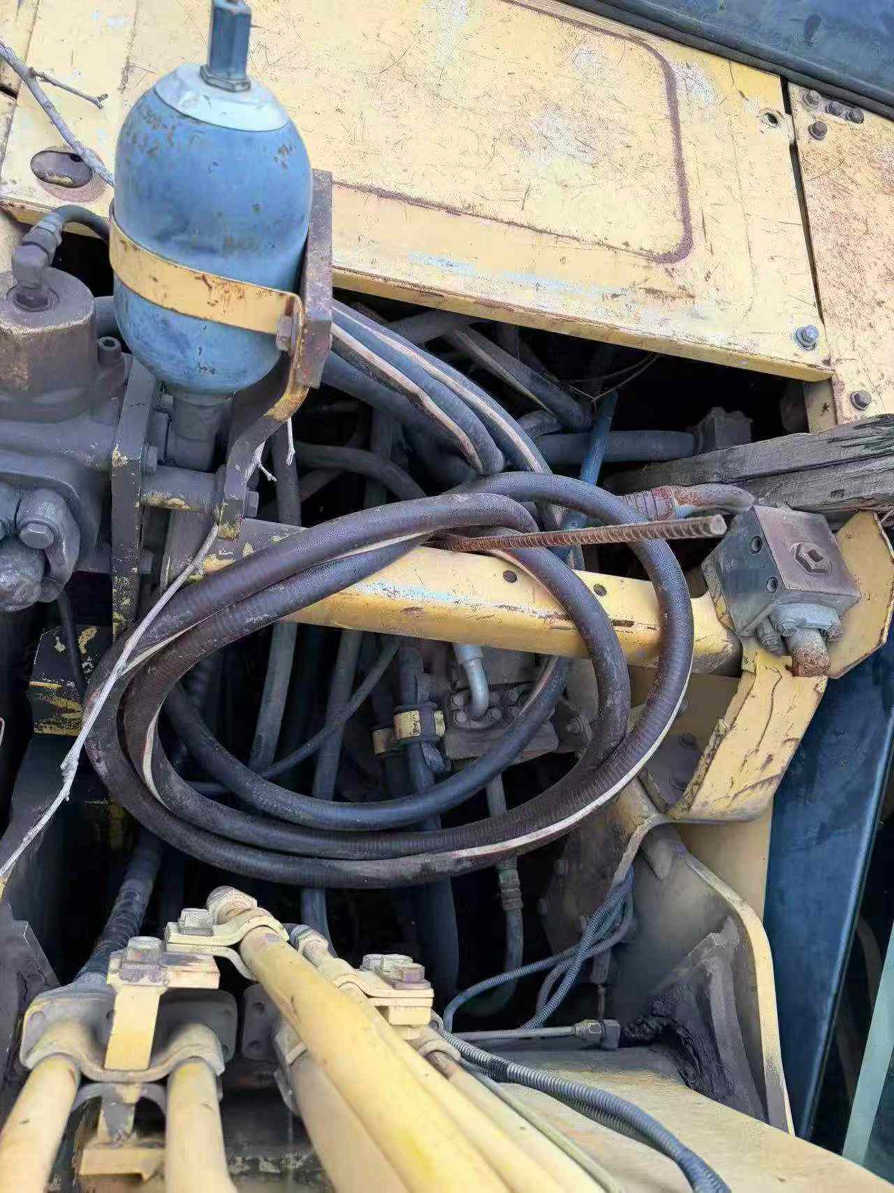 Buy Komatsu PC200-7 Used Excavator / 2 Buy Komatsu PC200-7 Used Excavator / 2