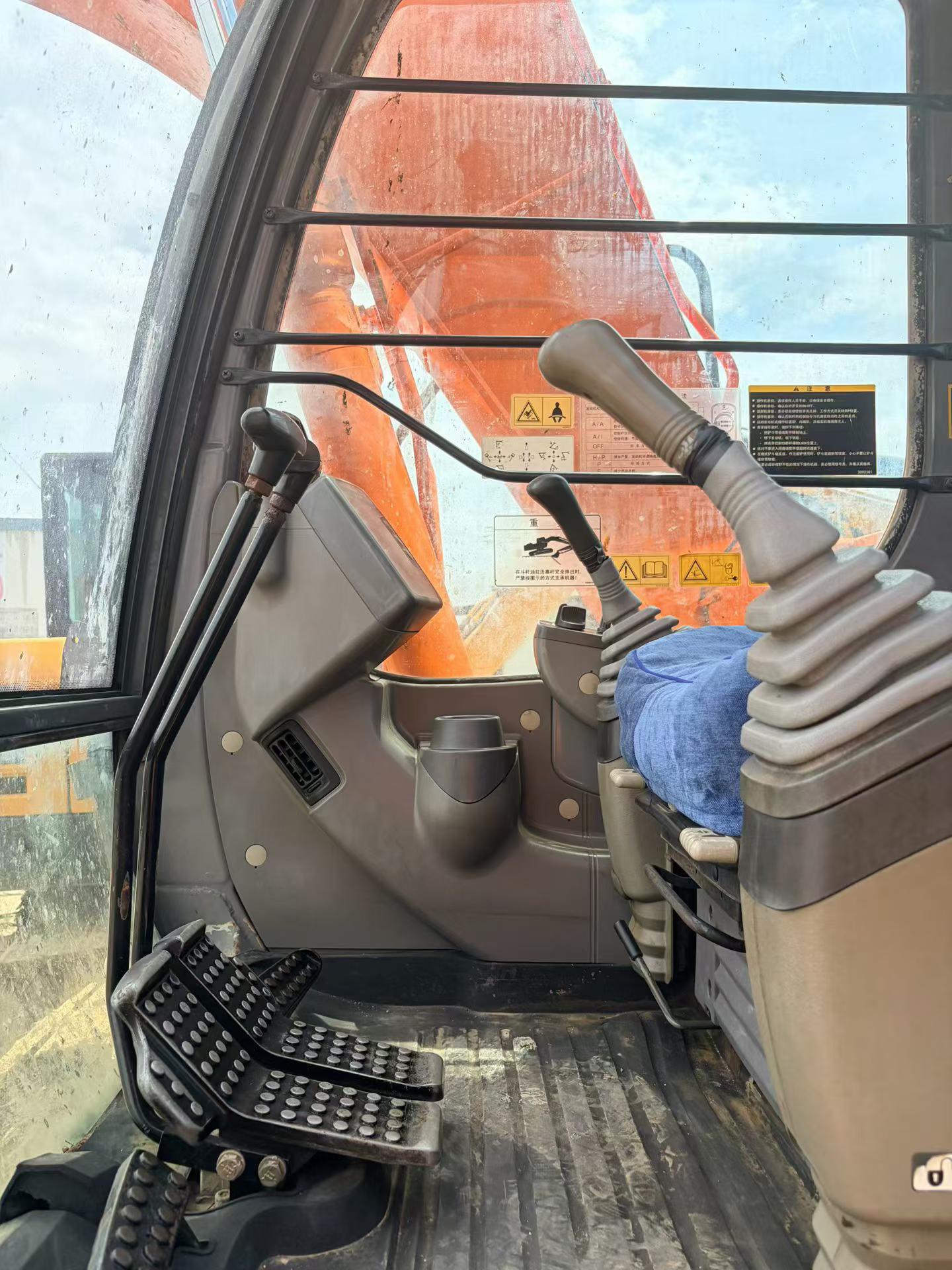 Buy Hitachi EX120-6 Used Excavator / 9 Buy Hitachi EX120-6 Used Excavator / 9
