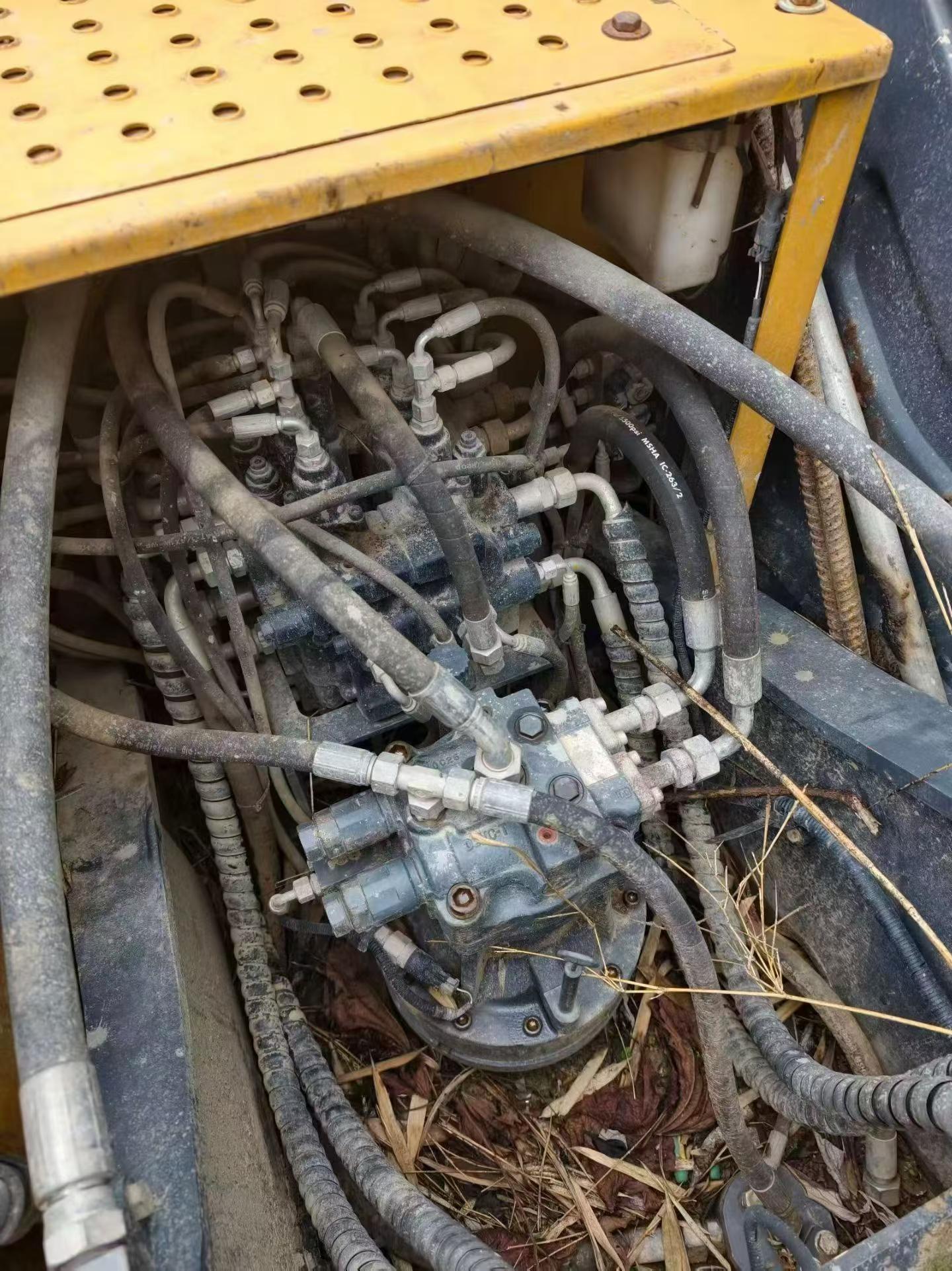 Compre Excavadora XCMG XE135B Usada / 3