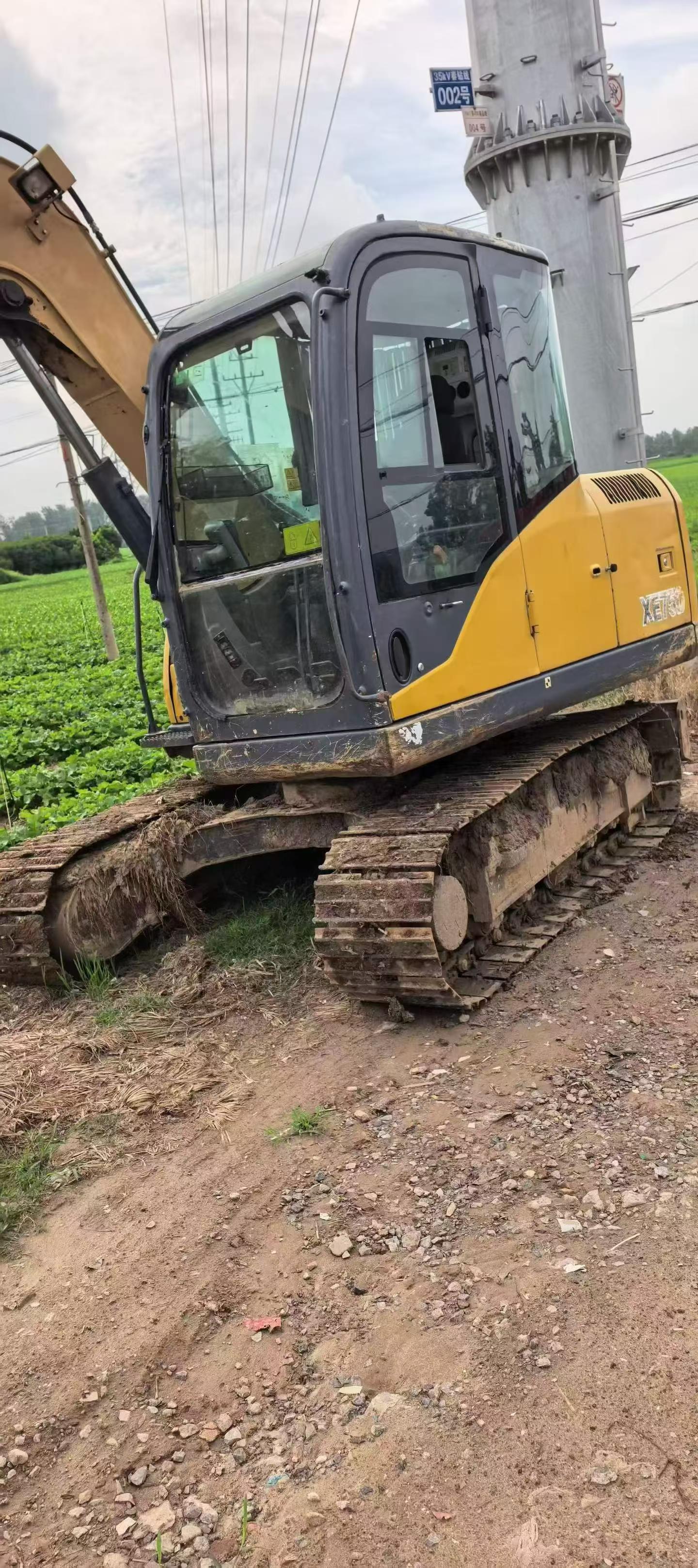 Buy XCMG XE75C Used Excavator / 1