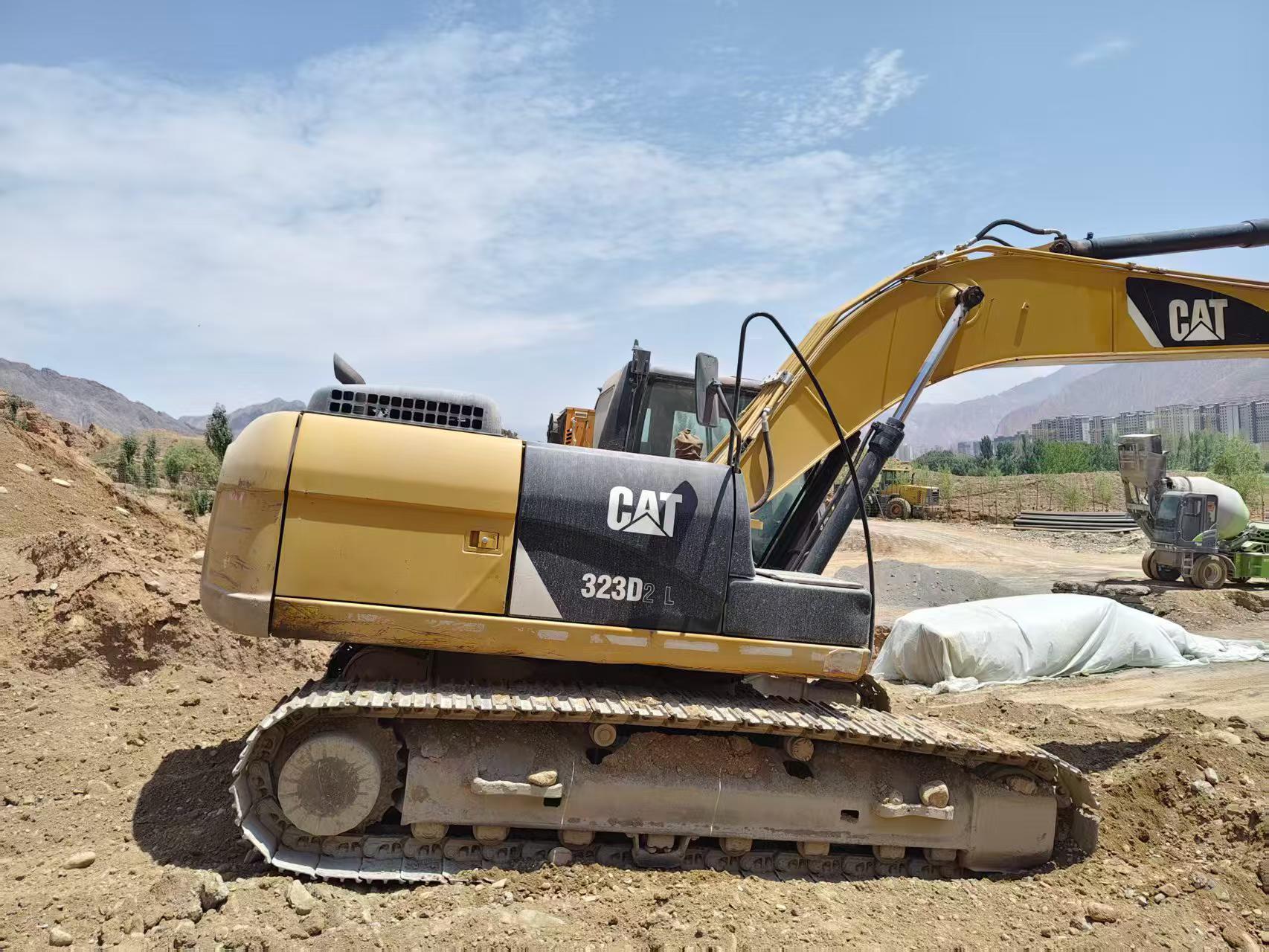 Buy Caterpillar 323D2L Used Excavator / 9 Buy Caterpillar 323D2L Used Excavator / 9