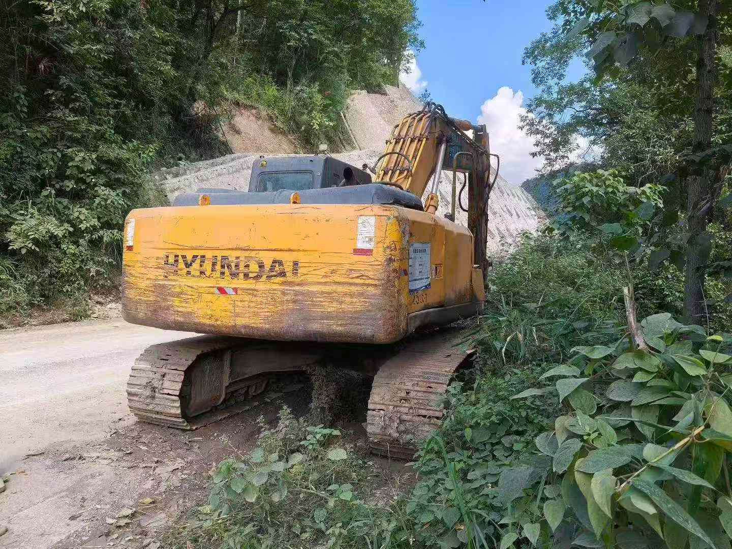 Buy Hyundai R225-7 Used Excavator / 4 Buy Hyundai R225-7 Used Excavator / 4