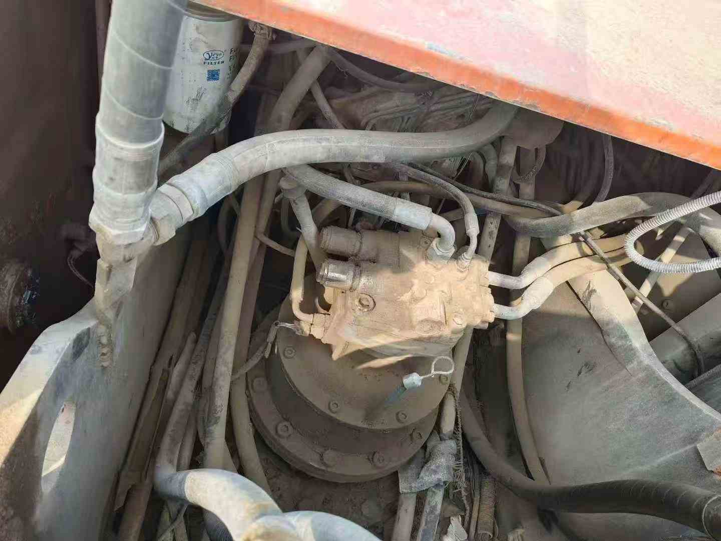 شراء حفارة Hitachi ZX240 مستعملة / 4