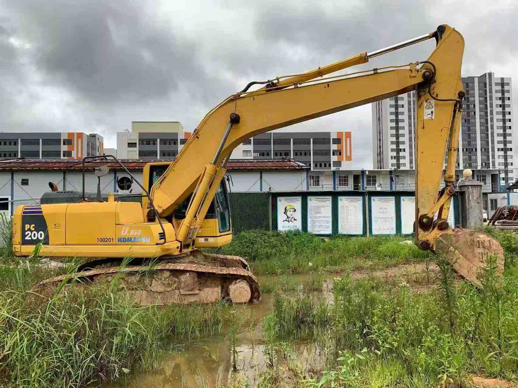 Buy Komatsu PC200-8N1 Used Excavator / 3 Buy Komatsu PC200-8N1 Used Excavator / 3
