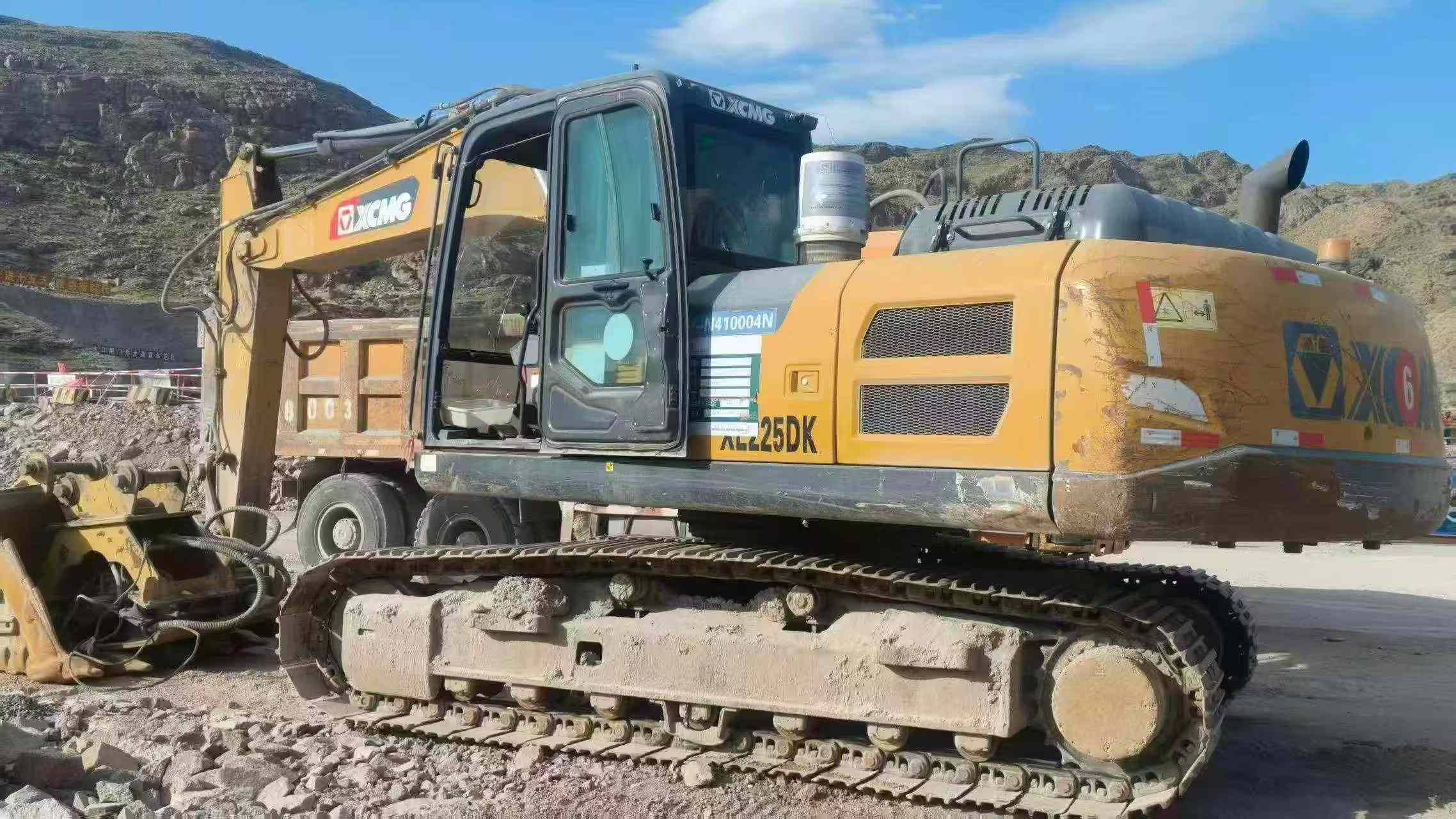 Comprar XCMG XE225DK Usado Escavadeira