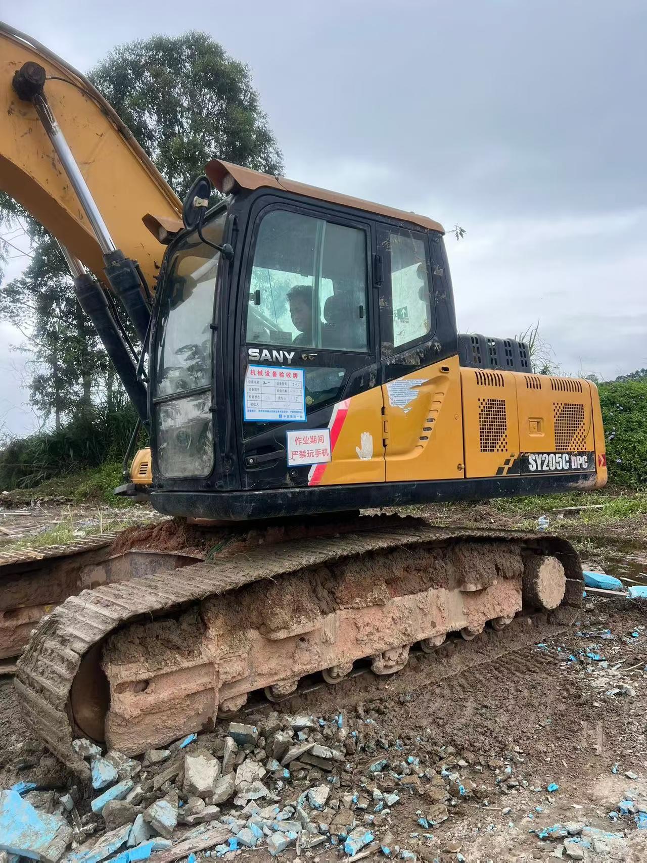 Buy Sany SY205C Used Excavator / 3 Buy Sany SY205C Used Excavator / 3