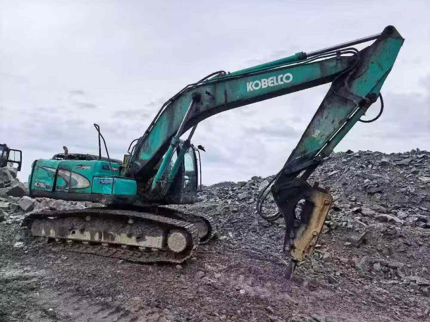 Buy Kobelco SK200-11 Used Excavator / 2 Buy Kobelco SK200-11 Used Excavator / 2