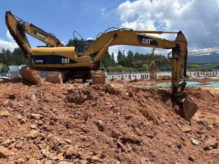 Buy Caterpillar 320D Used Excavator / 1