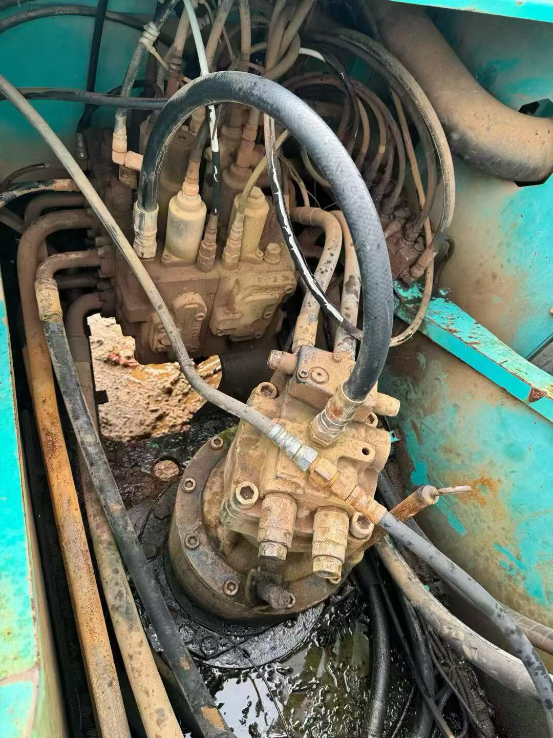 Buy Kobelco SK200 Used Excavator / 6