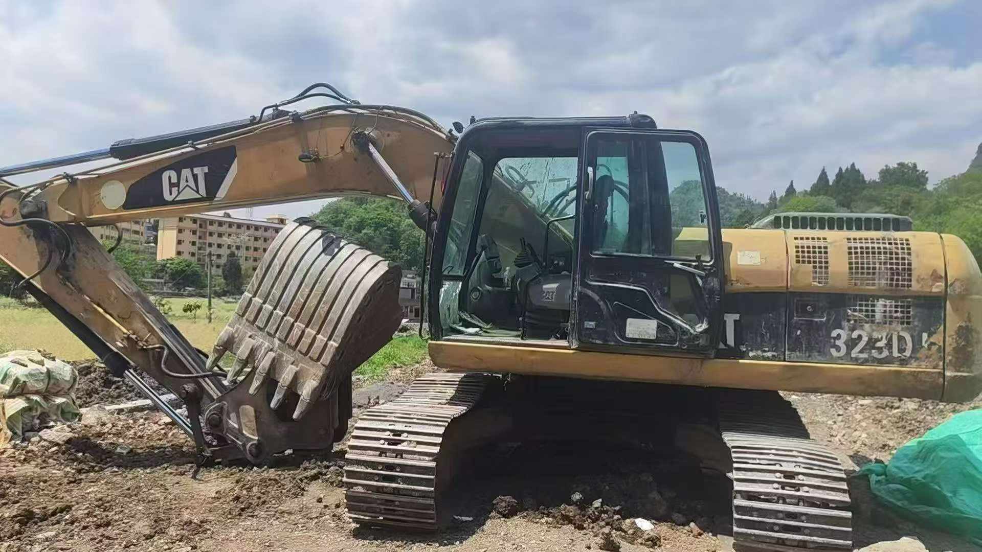 Buy Caterpillar 323 Used Excavator / 4 Buy Caterpillar 323 Used Excavator / 4
