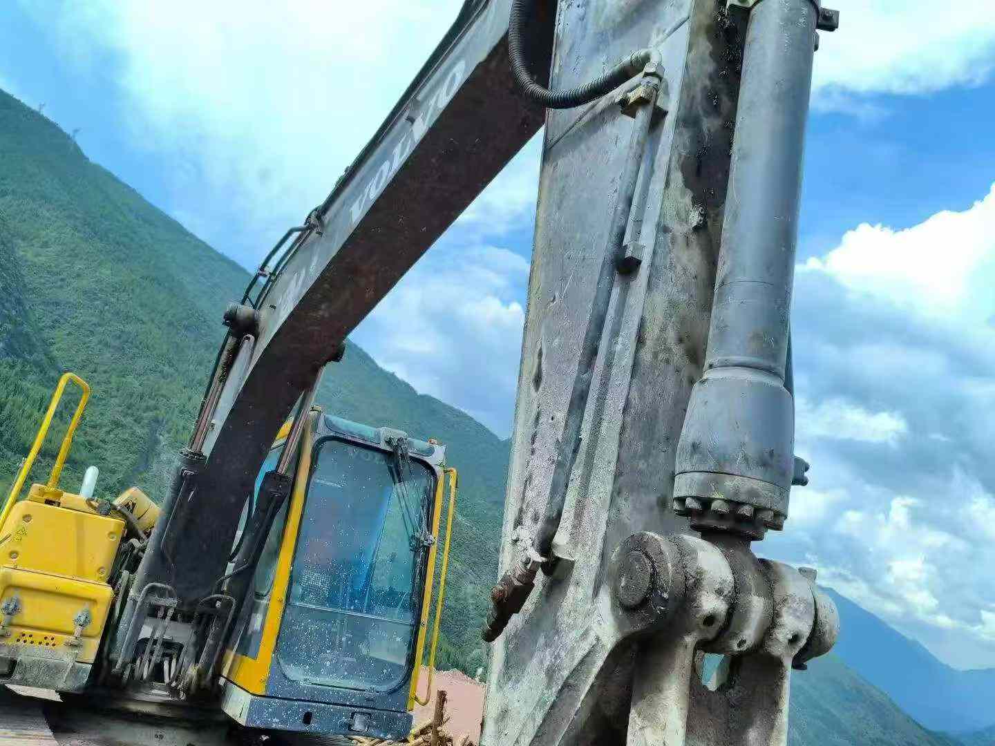 Buy Volvo EC140 Used Excavator / 1