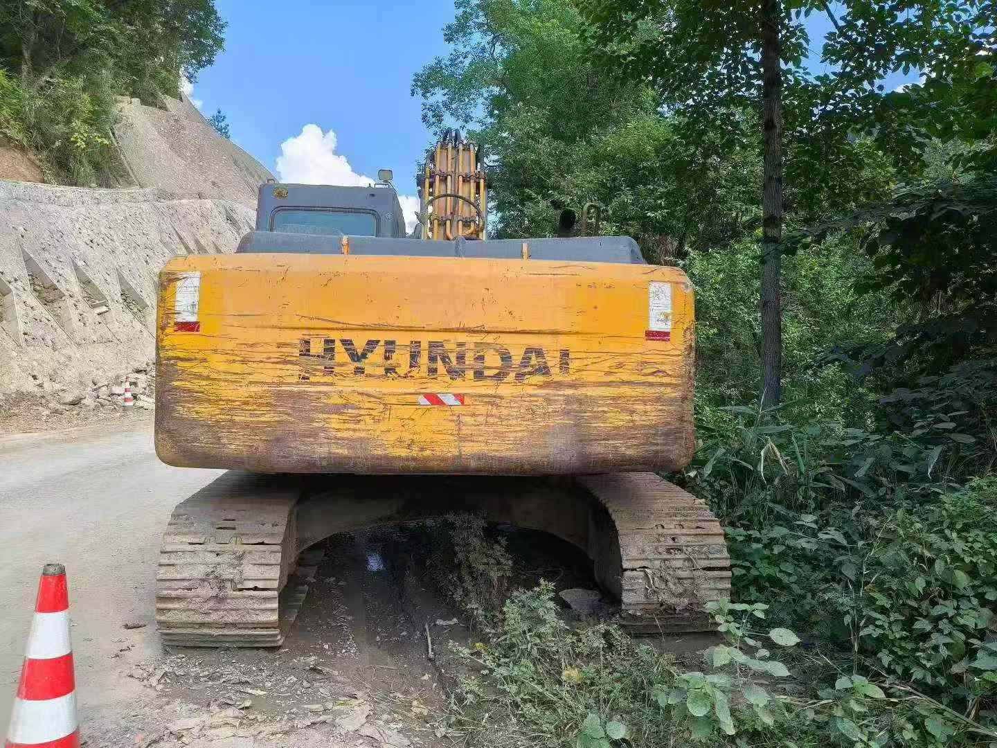 Buy Hyundai R225-7 Used Excavator / 5 Buy Hyundai R225-7 Used Excavator / 5
