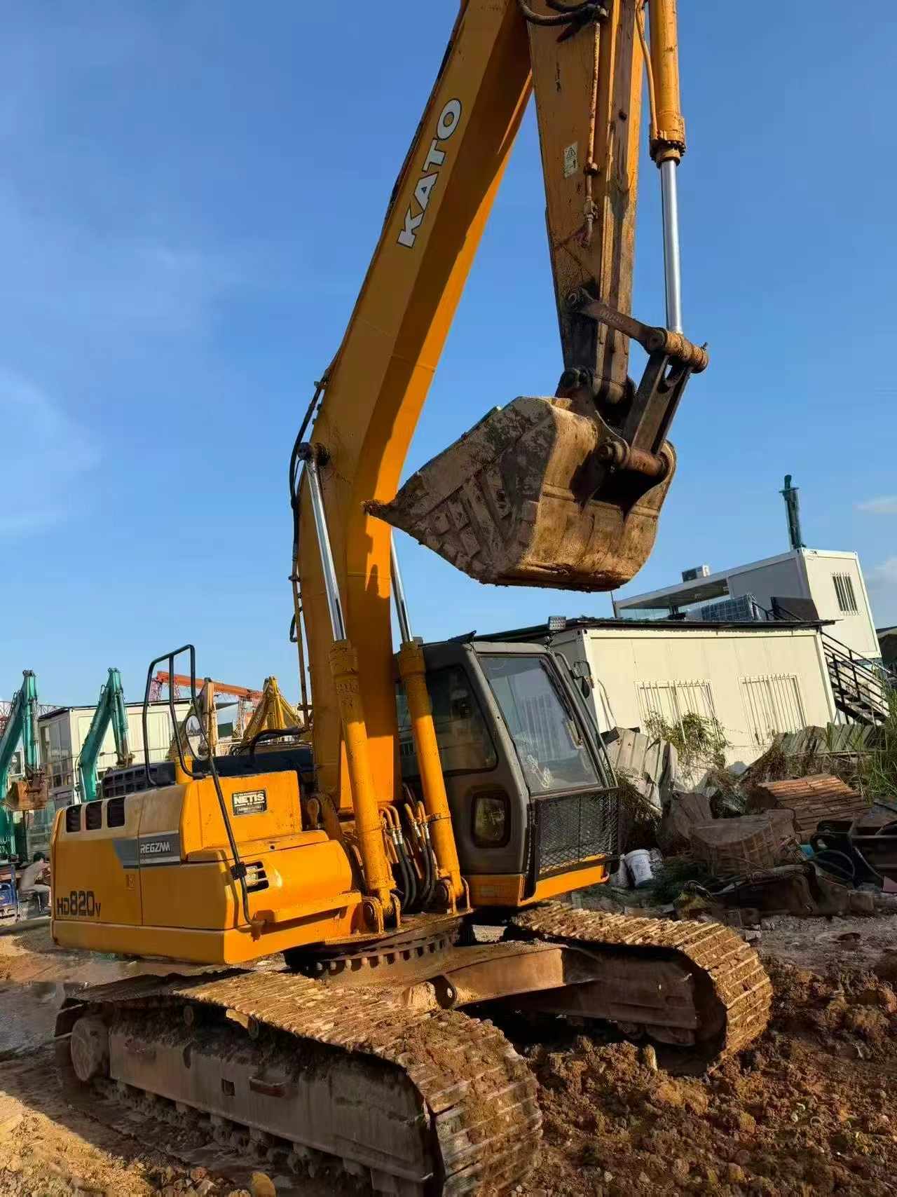 Buy Kato HD820V Used Excavator / 4 Buy Kato HD820V Used Excavator / 4