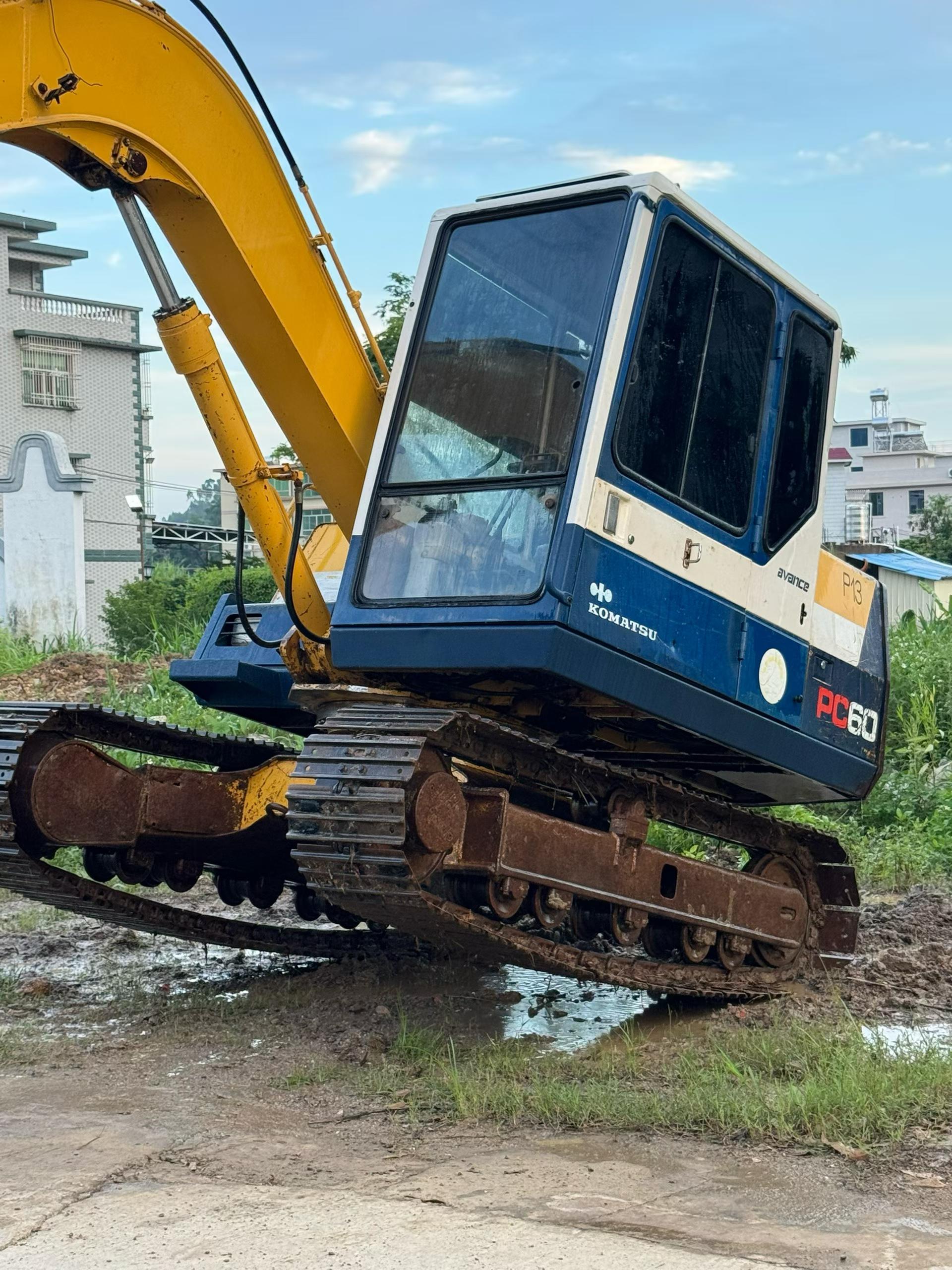 Buy Komatsu PC60-6 Used Excavator / 5 Buy Komatsu PC60-6 Used Excavator / 5
