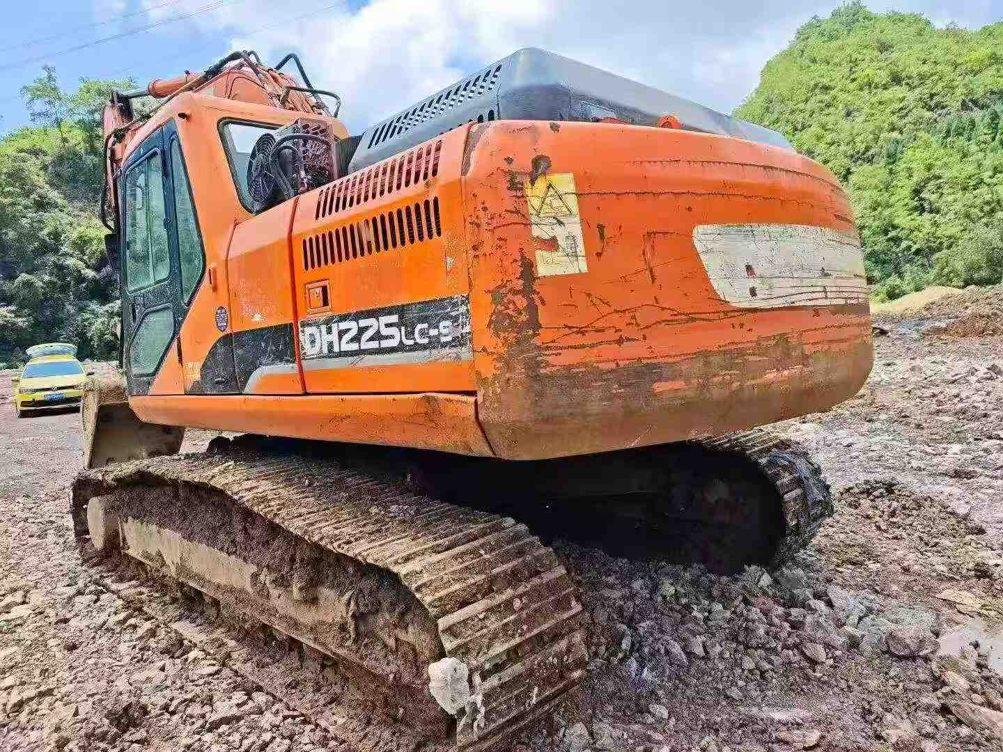 Buy Doosan DH220-3 Used Excavator / 4 Buy Doosan DH220-3 Used Excavator / 4