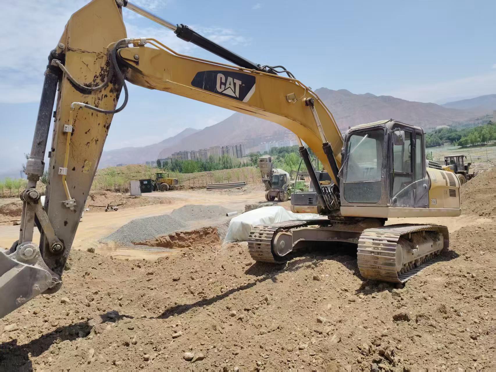 Buy Caterpillar 323D2L Used Excavator / 6 Buy Caterpillar 323D2L Used Excavator / 6