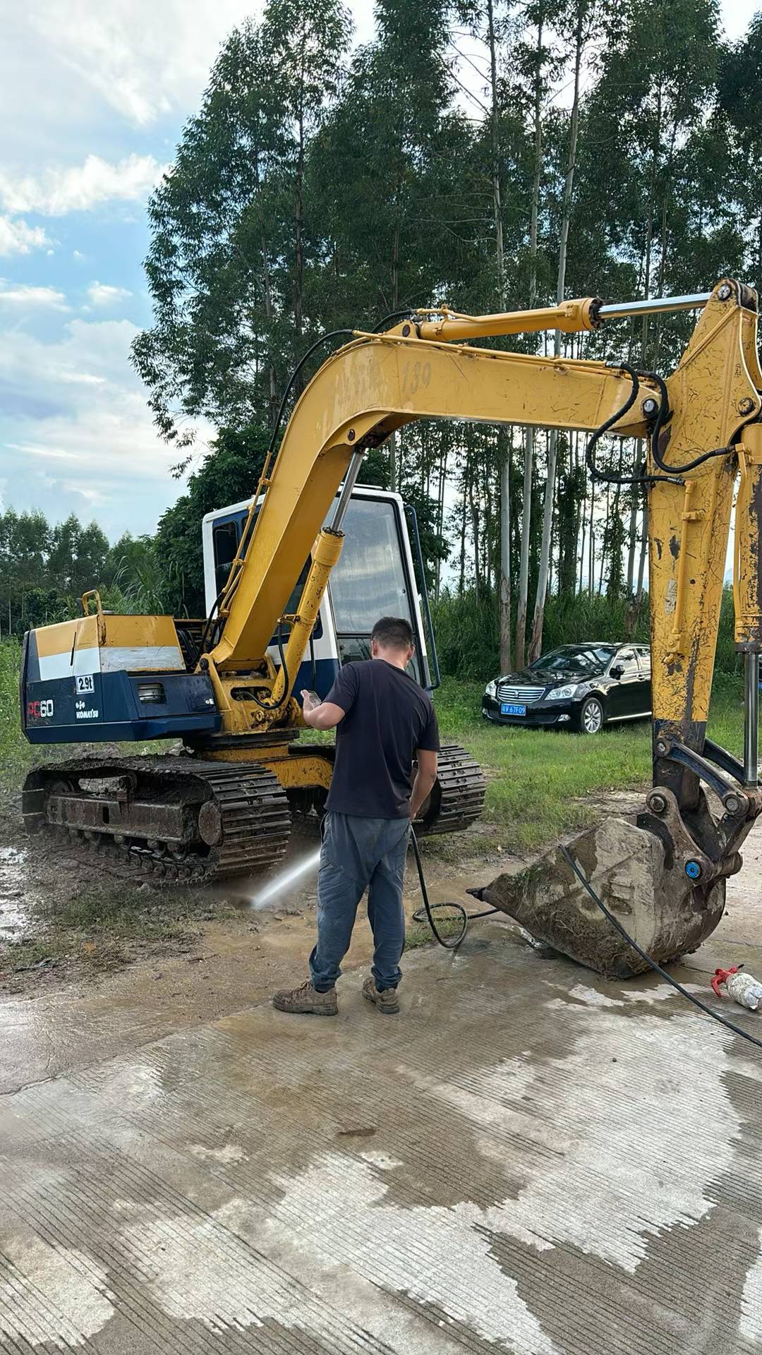 Buy Komatsu PC60-6 Used Excavator / 2 Buy Komatsu PC60-6 Used Excavator / 2