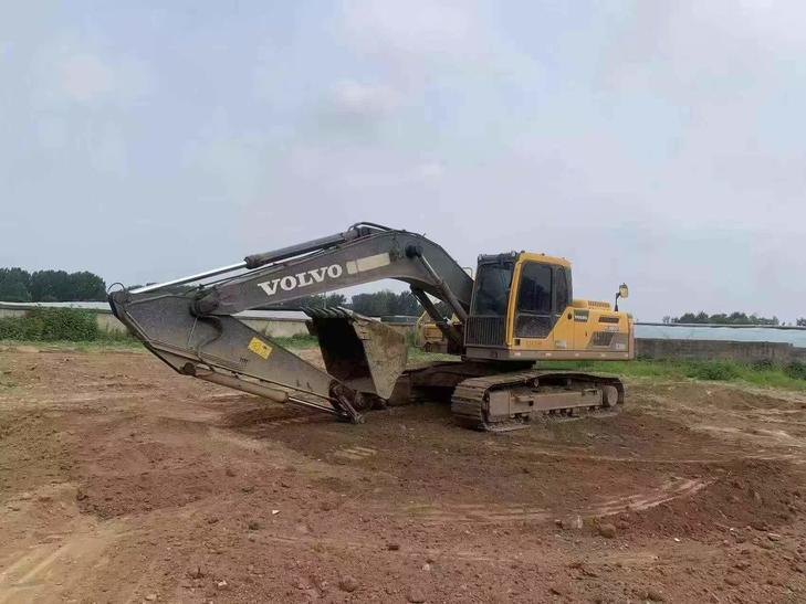 Buy Volvo EC240 Used Excavator / 1
