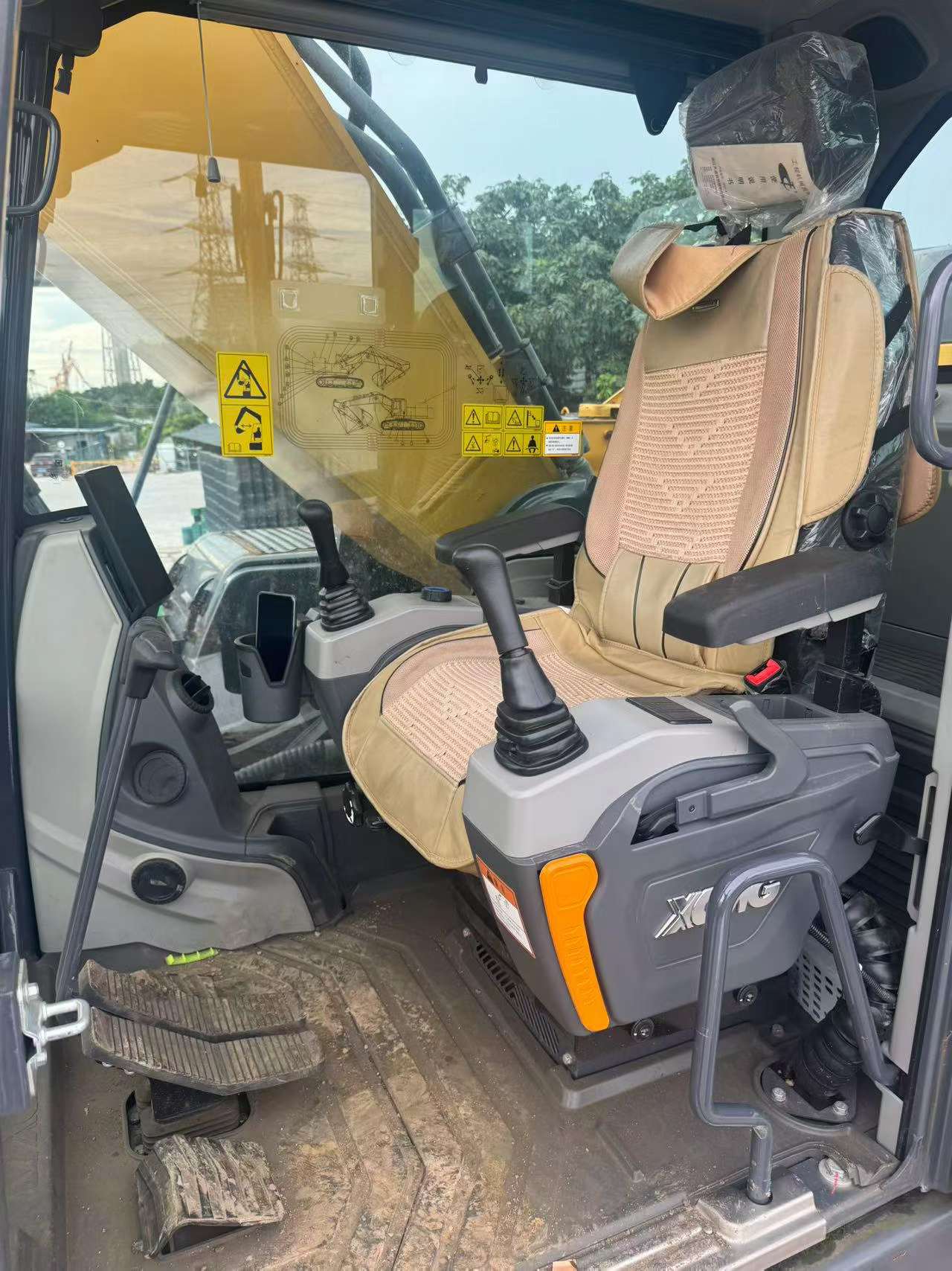 Buy XCMG XE600DK Used Excavator / 7 Buy XCMG XE600DK Used Excavator / 7