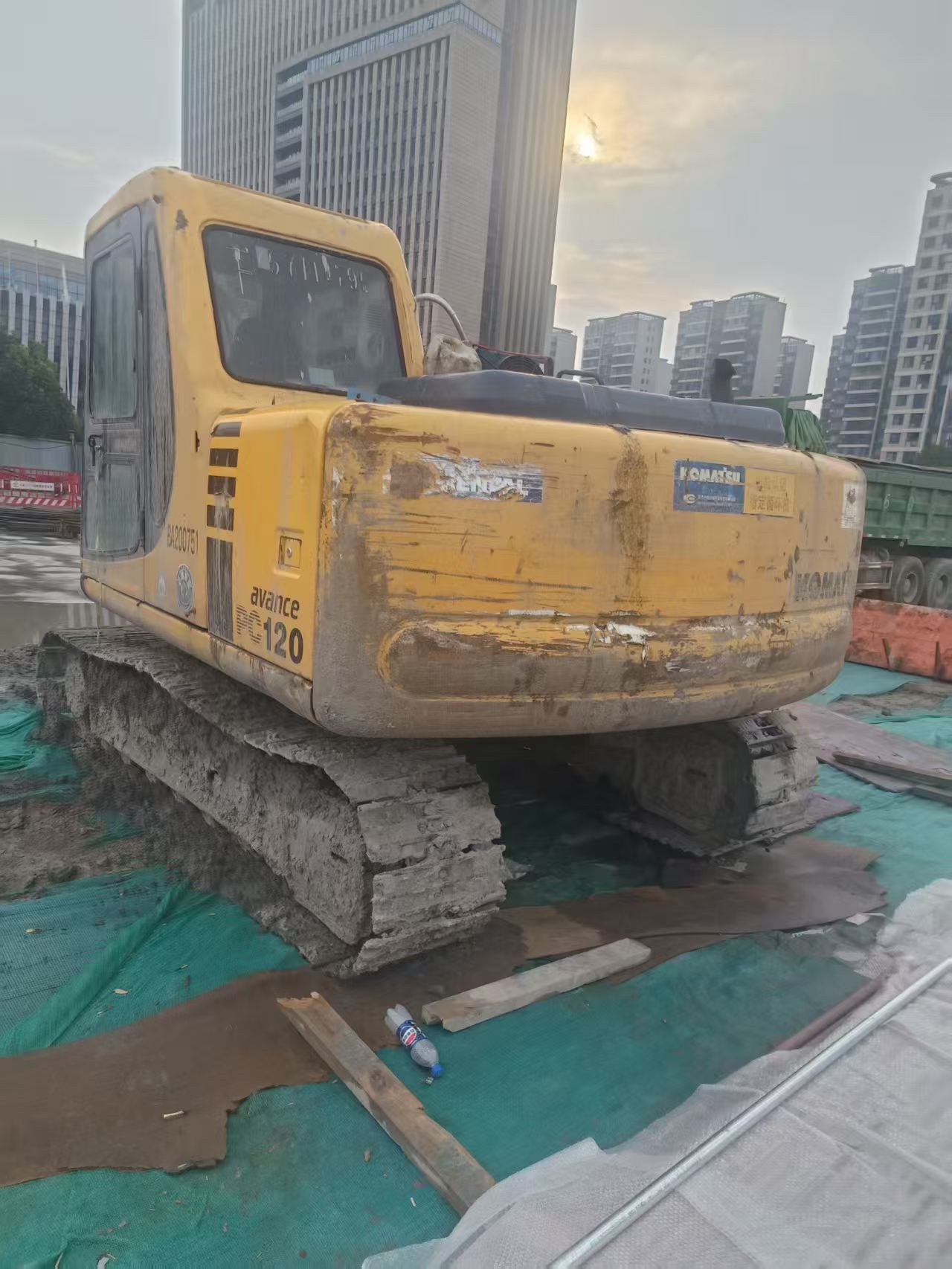 Buy Komatsu PC120-6E Used Excavator / 8 Buy Komatsu PC120-6E Used Excavator / 8