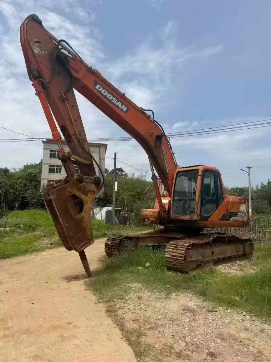 Buy Doosan DH220-7 Used Excavator / 1