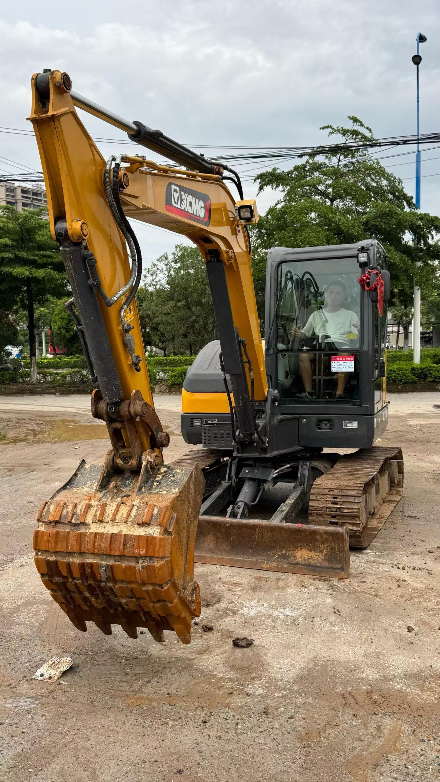 شراء حفارة XCMG XE55D مستعملة / 4