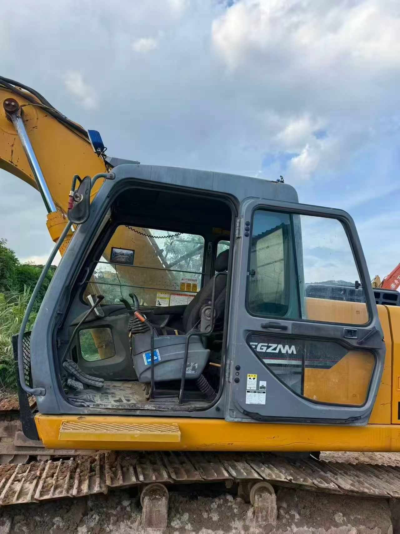 Buy Kato HD820V Used Excavator / 5 Buy Kato HD820V Used Excavator / 5