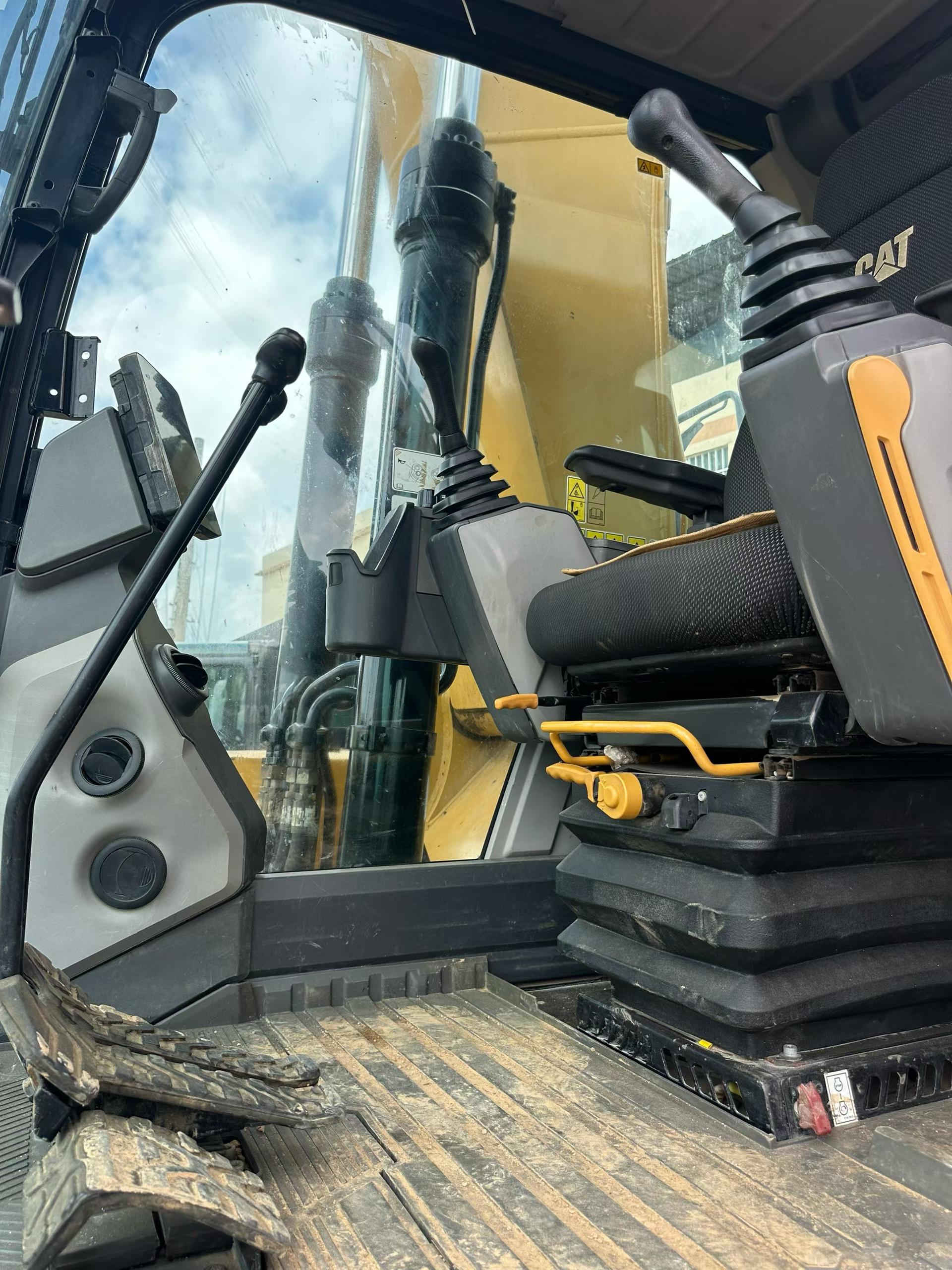 Buy Caterpillar 320GC Used Excavator / 7