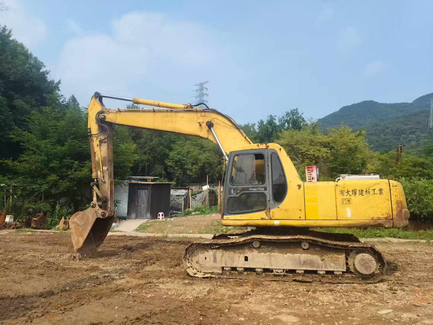 Buy Komatsu PC200 Used Excavator / 2 Buy Komatsu PC200 Used Excavator / 2