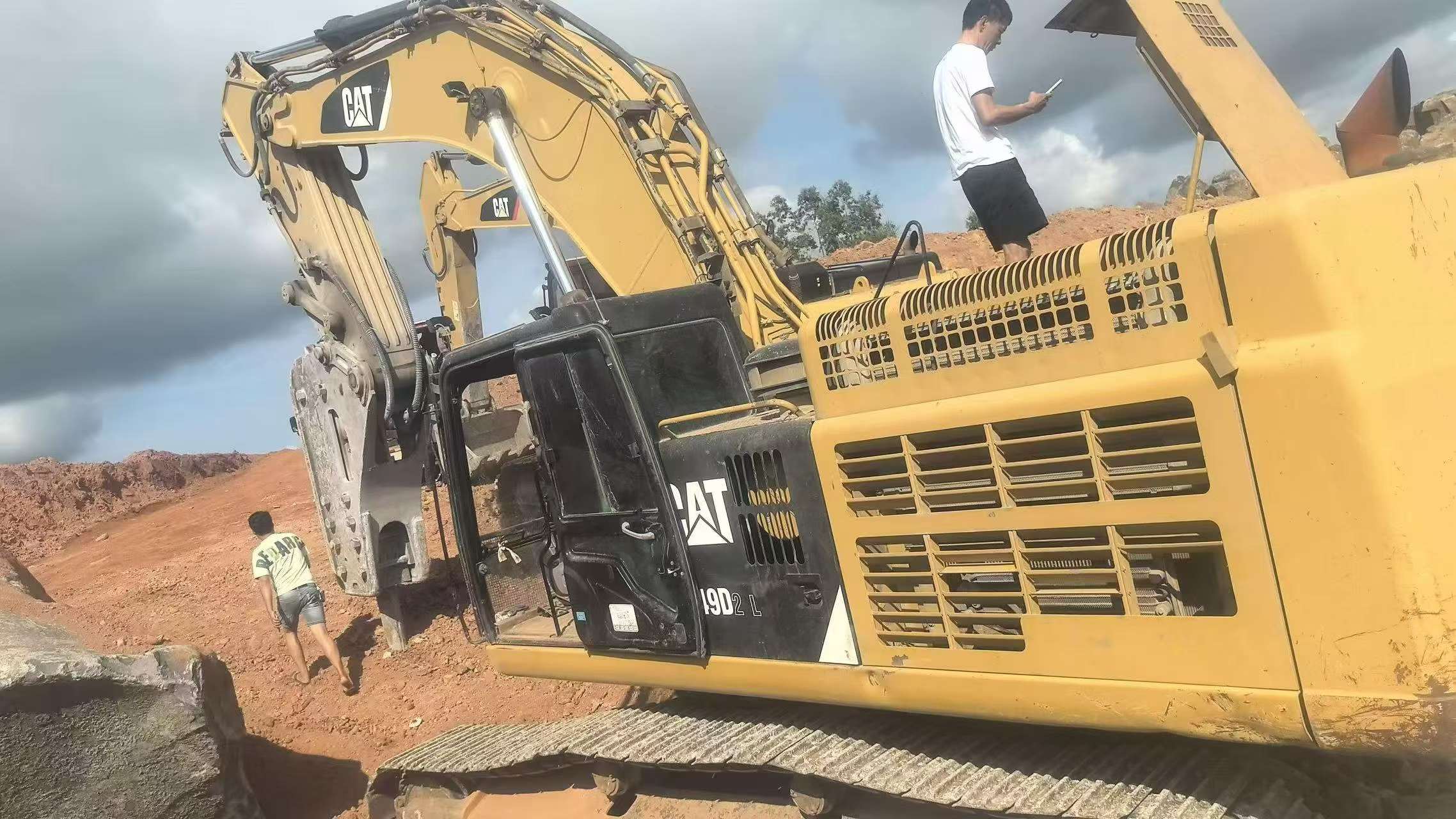 Buy Caterpillar 349E Used Excavator / 3 Buy Caterpillar 349E Used Excavator / 3
