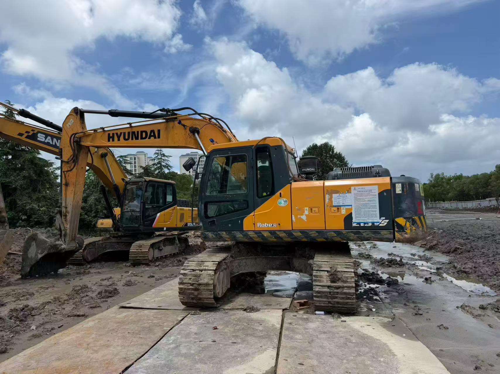 Buy Hyundai R215-7 Used Excavator / 1