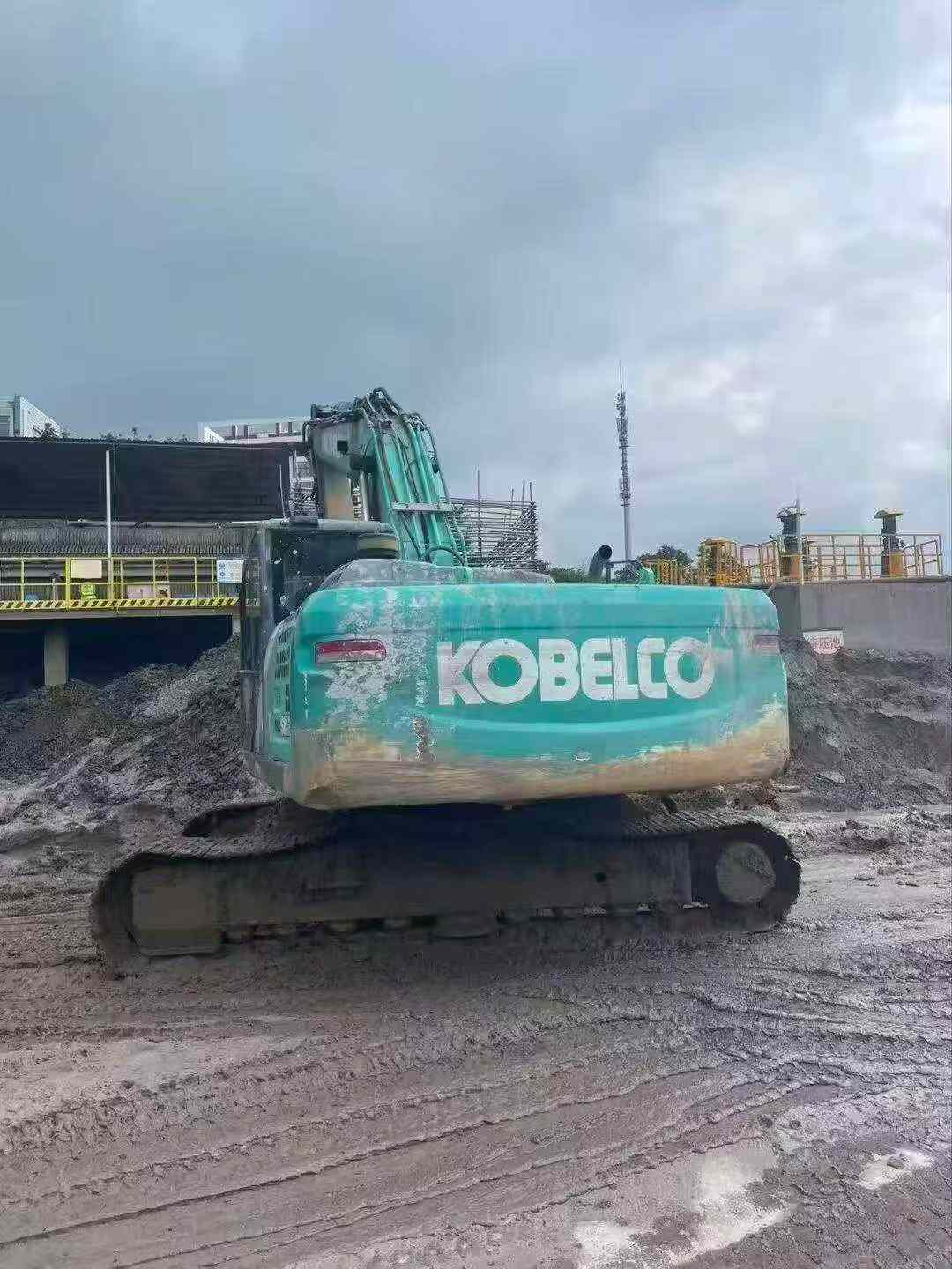 Buy Kobelco SK260LC-8 Used Excavator / 1
