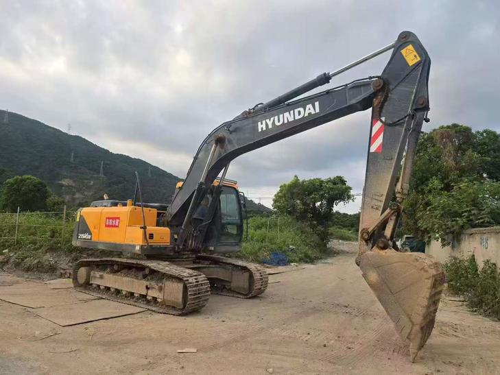 Buy Hyundai R215VS Used Excavator / 1