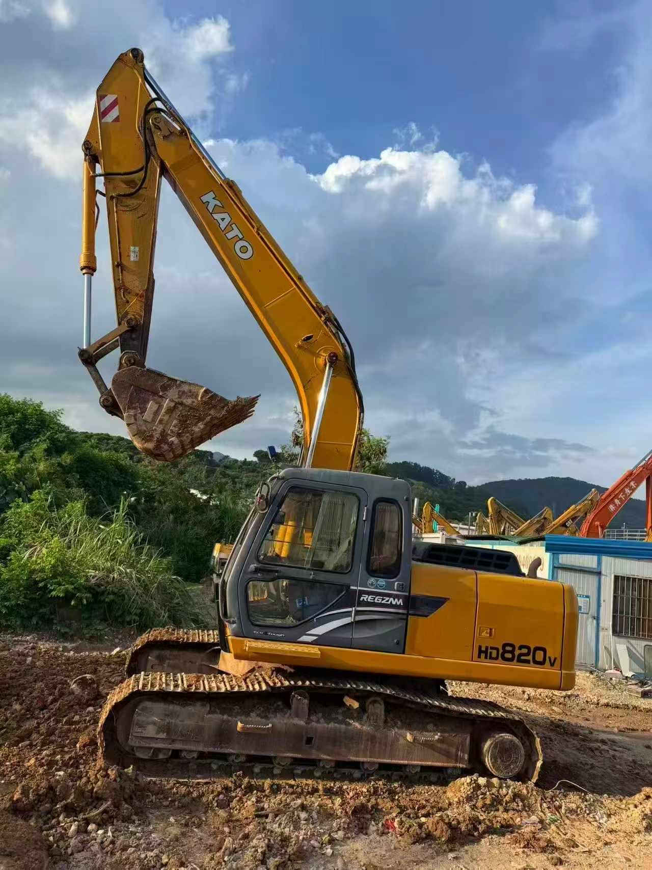 Buy Kato HD820V Used Excavator Buy Kato HD820V Used Excavator