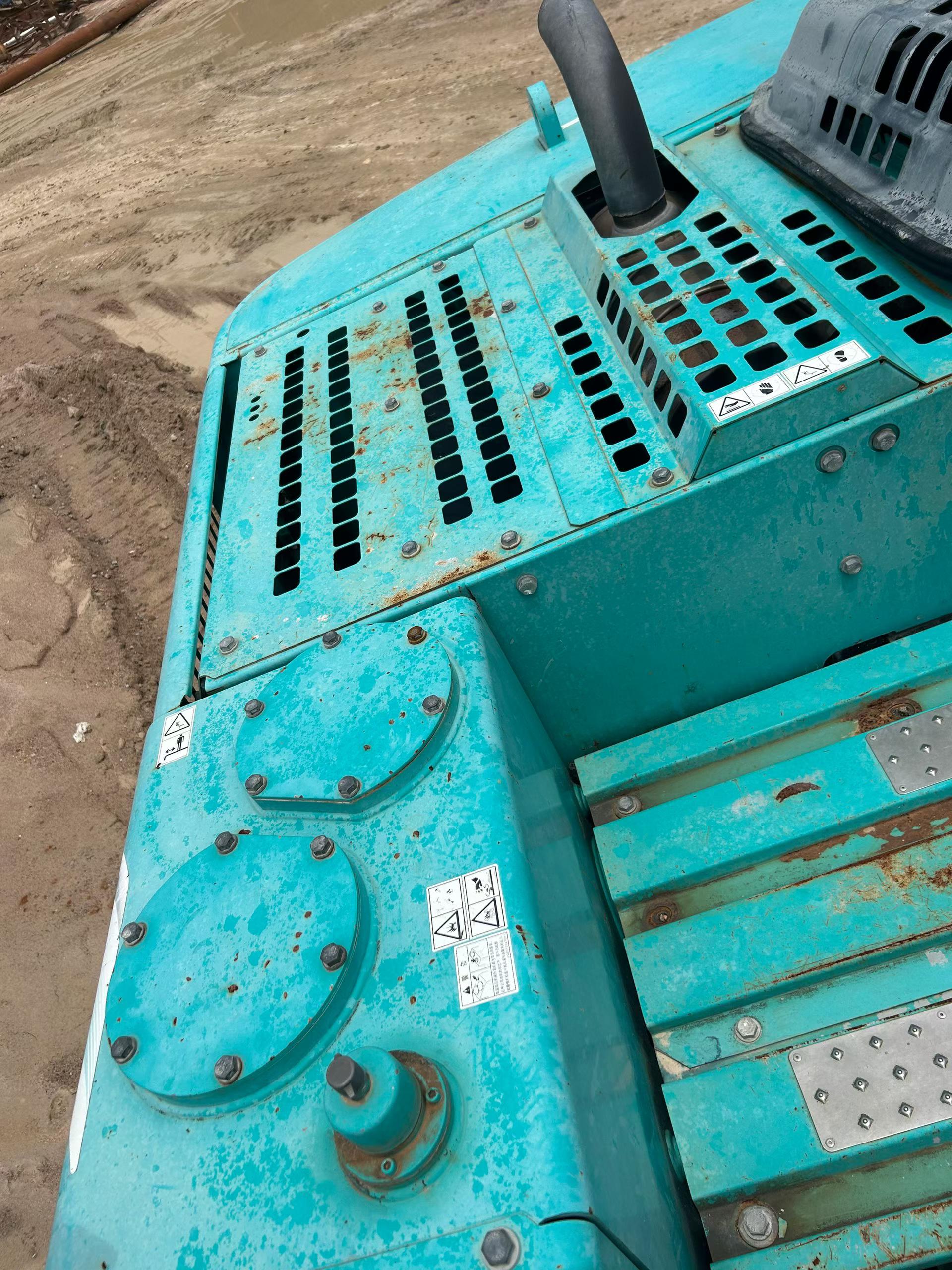 Buy Kobelco SK200 Used Excavator / 5