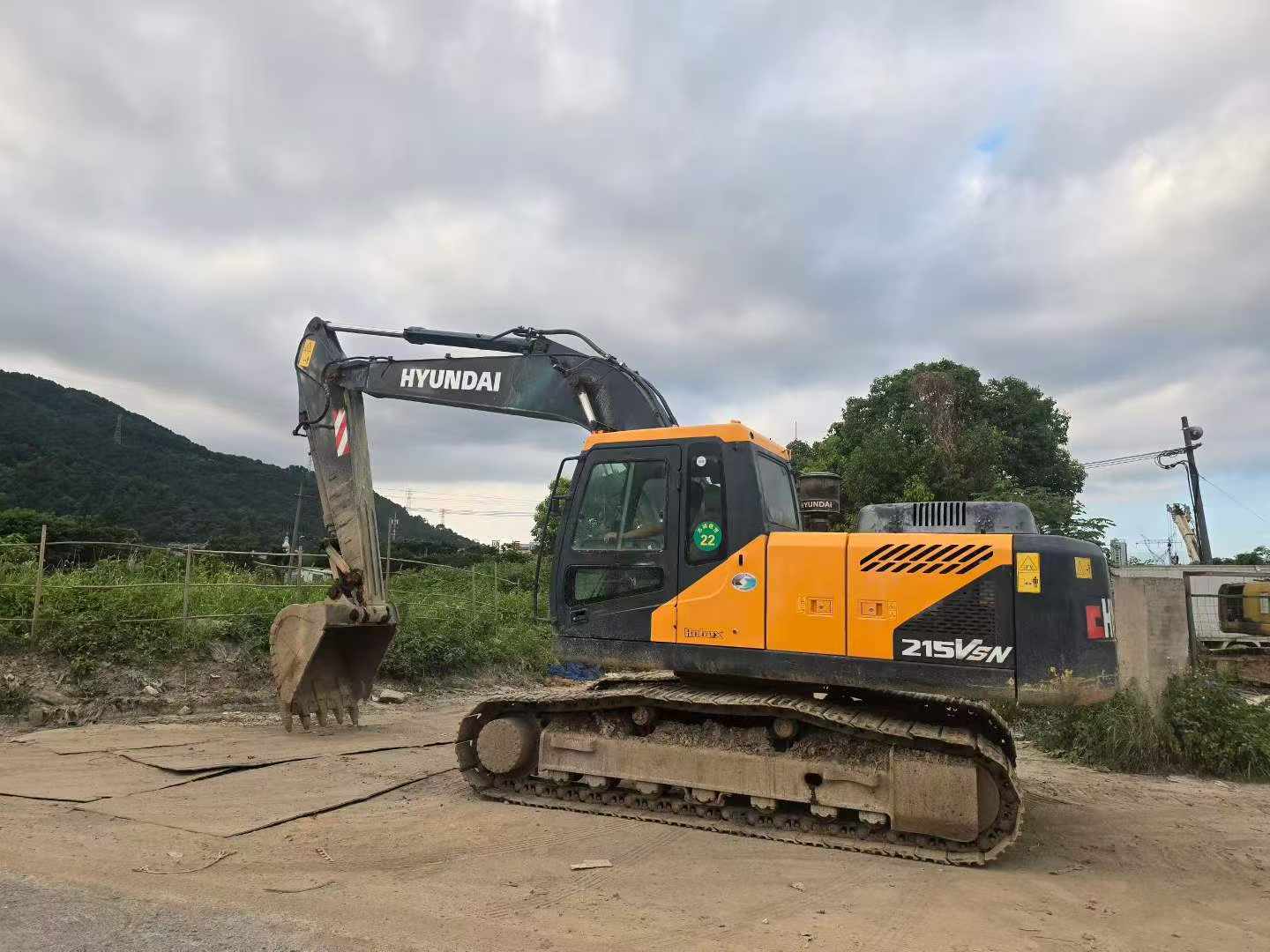 Buy Hyundai R215VS Used Excavator / 1
