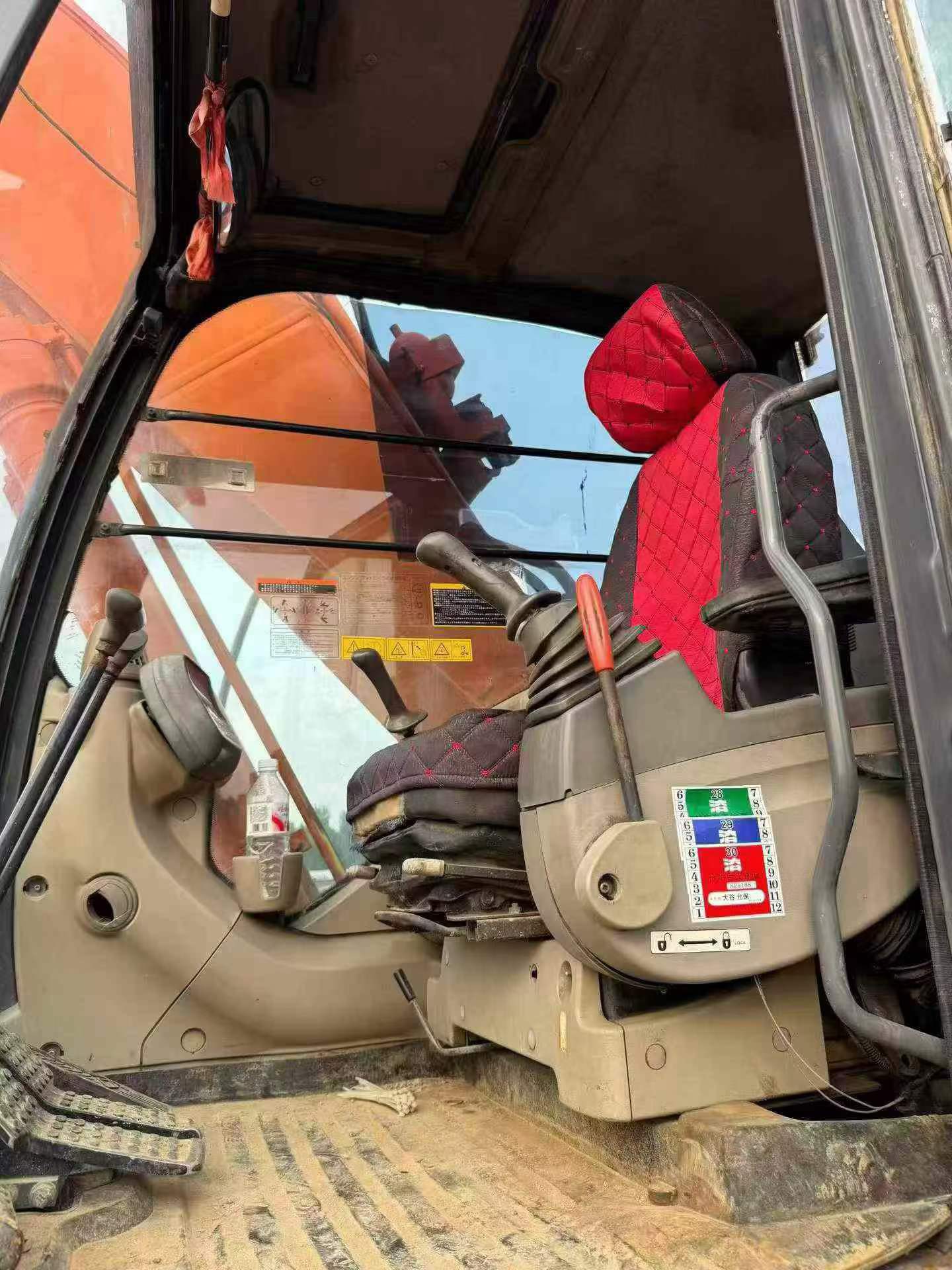 Купить Подержанный Экскаватор Hitachi EX200-3 / 6 Купить Подержанный Экскаватор Hitachi EX200-3 / 6