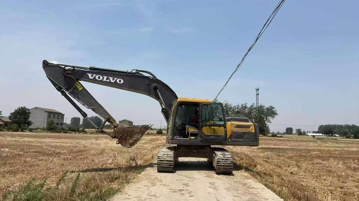 Buy Volvo EC210B Used Excavator / 1