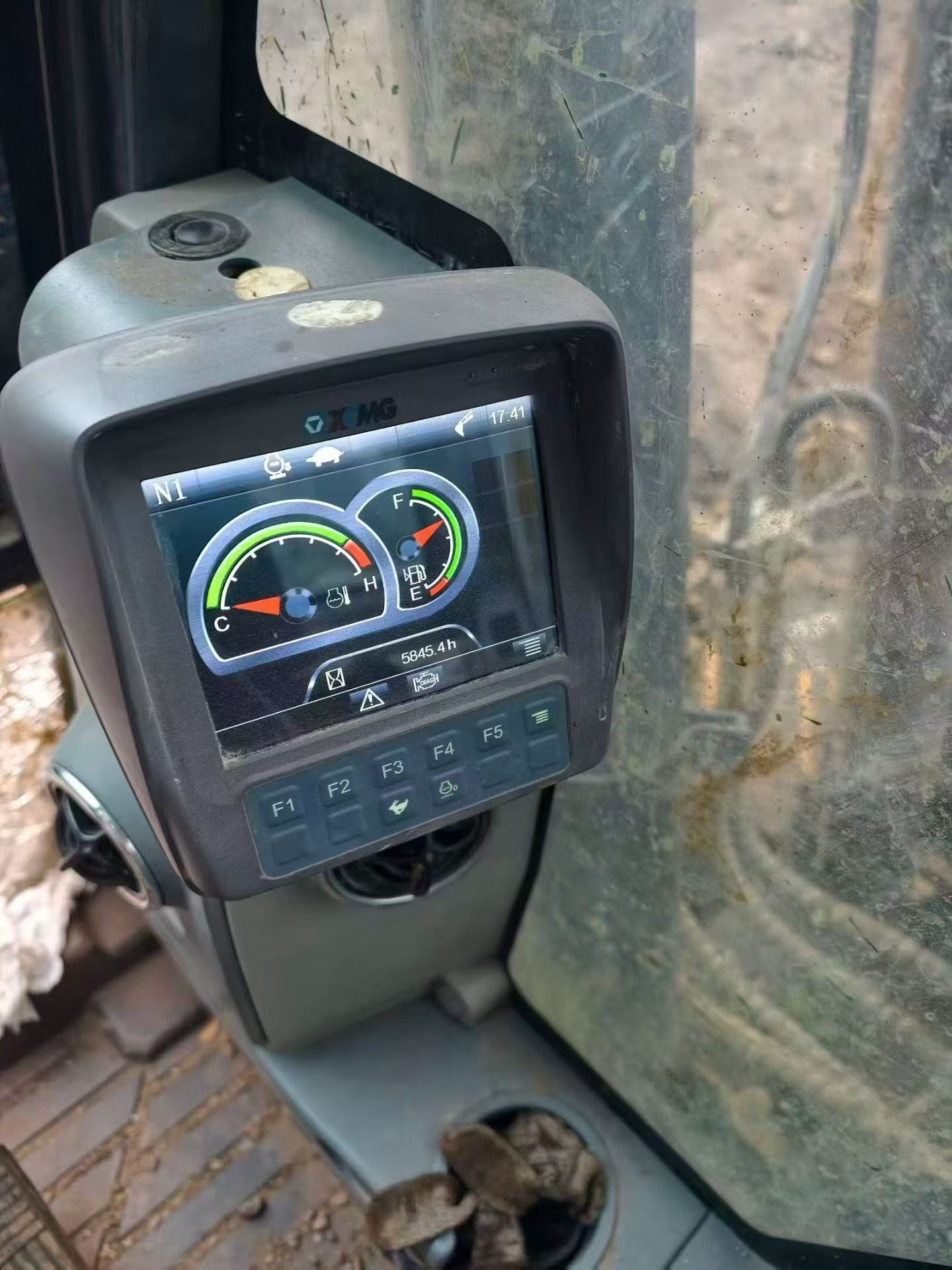 Compre Excavadora XCMG XE135B Usada / 4