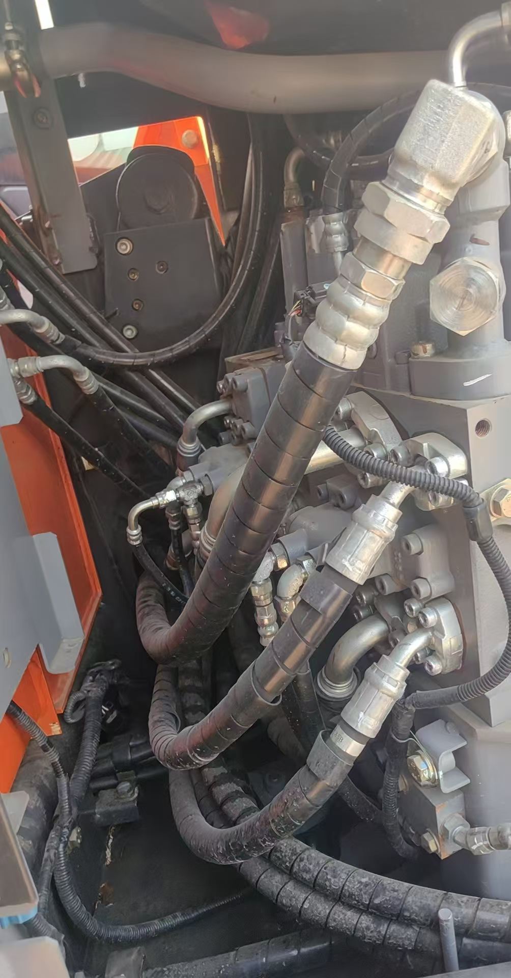 Купить Подержанный Экскаватор Hitachi EX135UR / 4 Купить Подержанный Экскаватор Hitachi EX135UR / 4