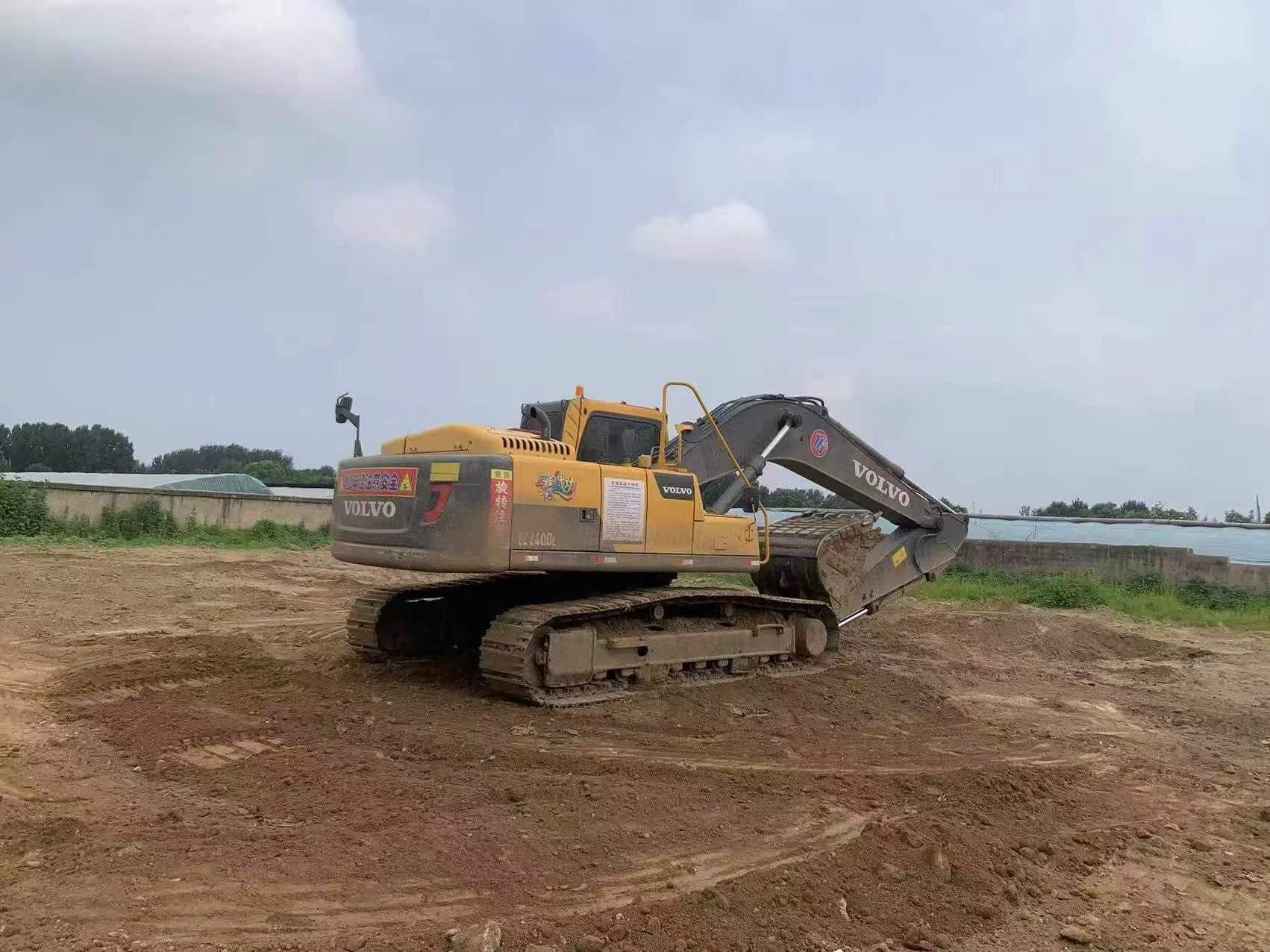Buy Volvo EC240 Used Excavator / 3 Buy Volvo EC240 Used Excavator / 3