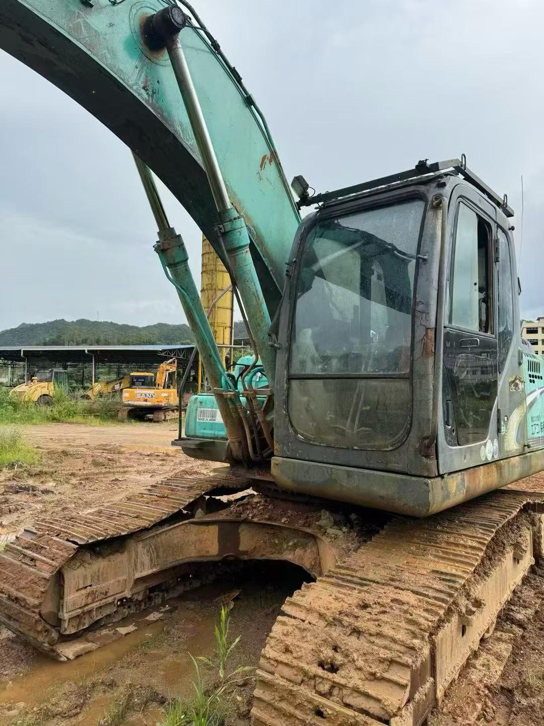 Buy Kobelco SK200 Used Excavator / 8